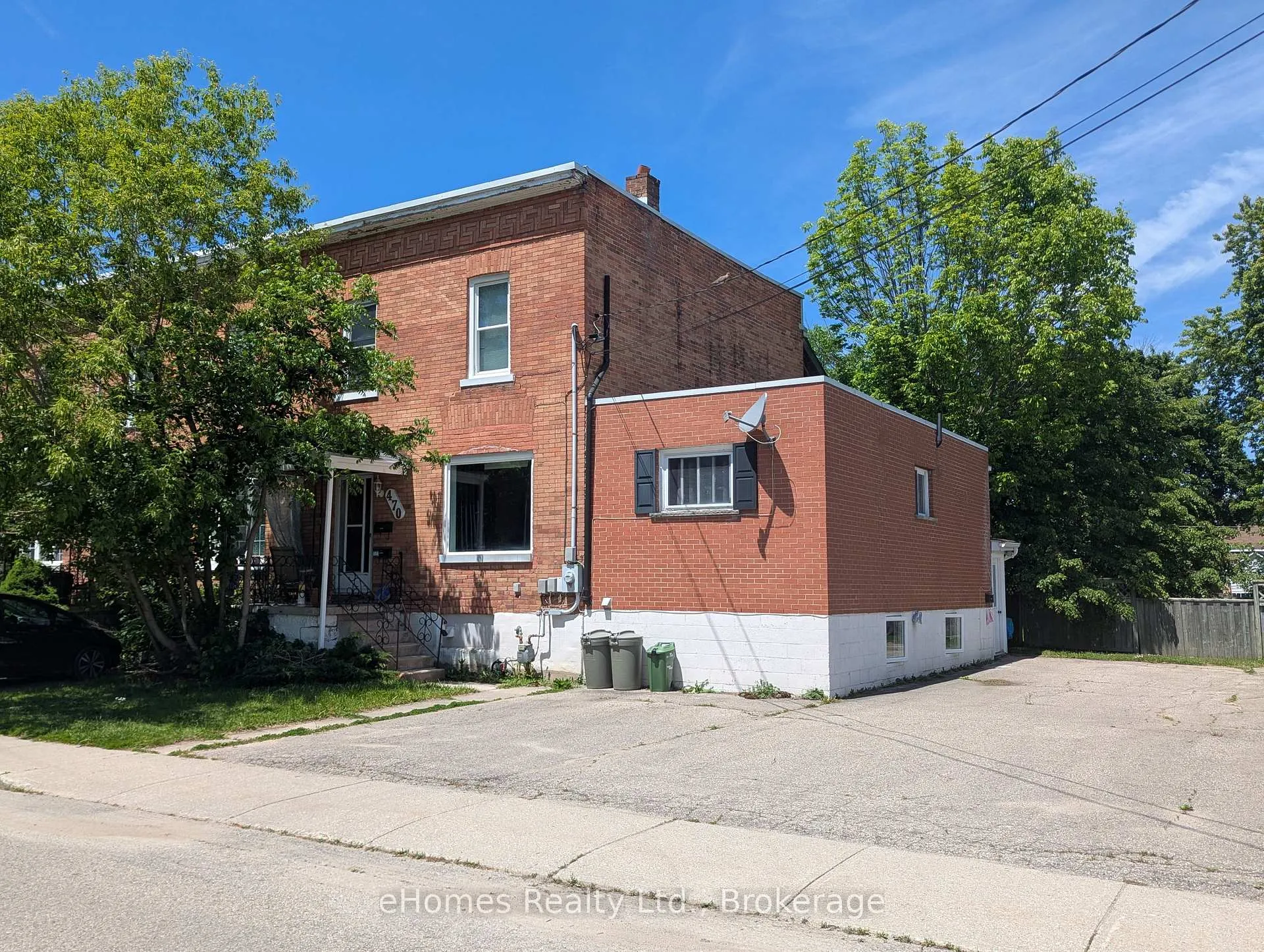 Front of 470 13th Street W