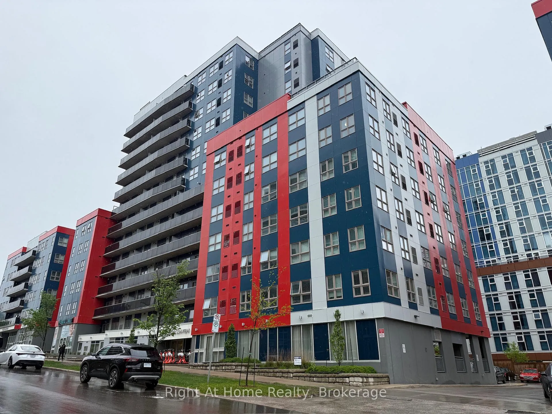 Front of Unit 2317, 258B Sunview Street