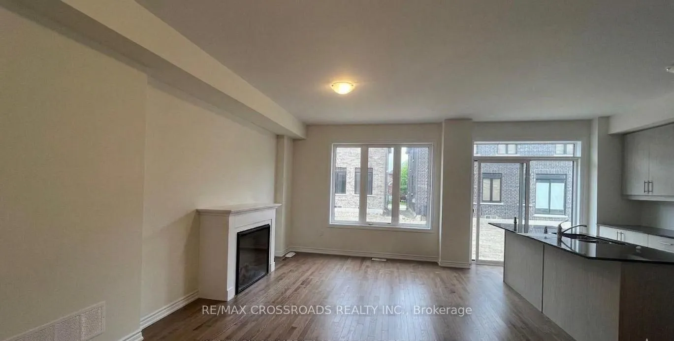 Photo 2 of 22 Blick Crescent, Aurora, Bayview Northeast — HOMEH