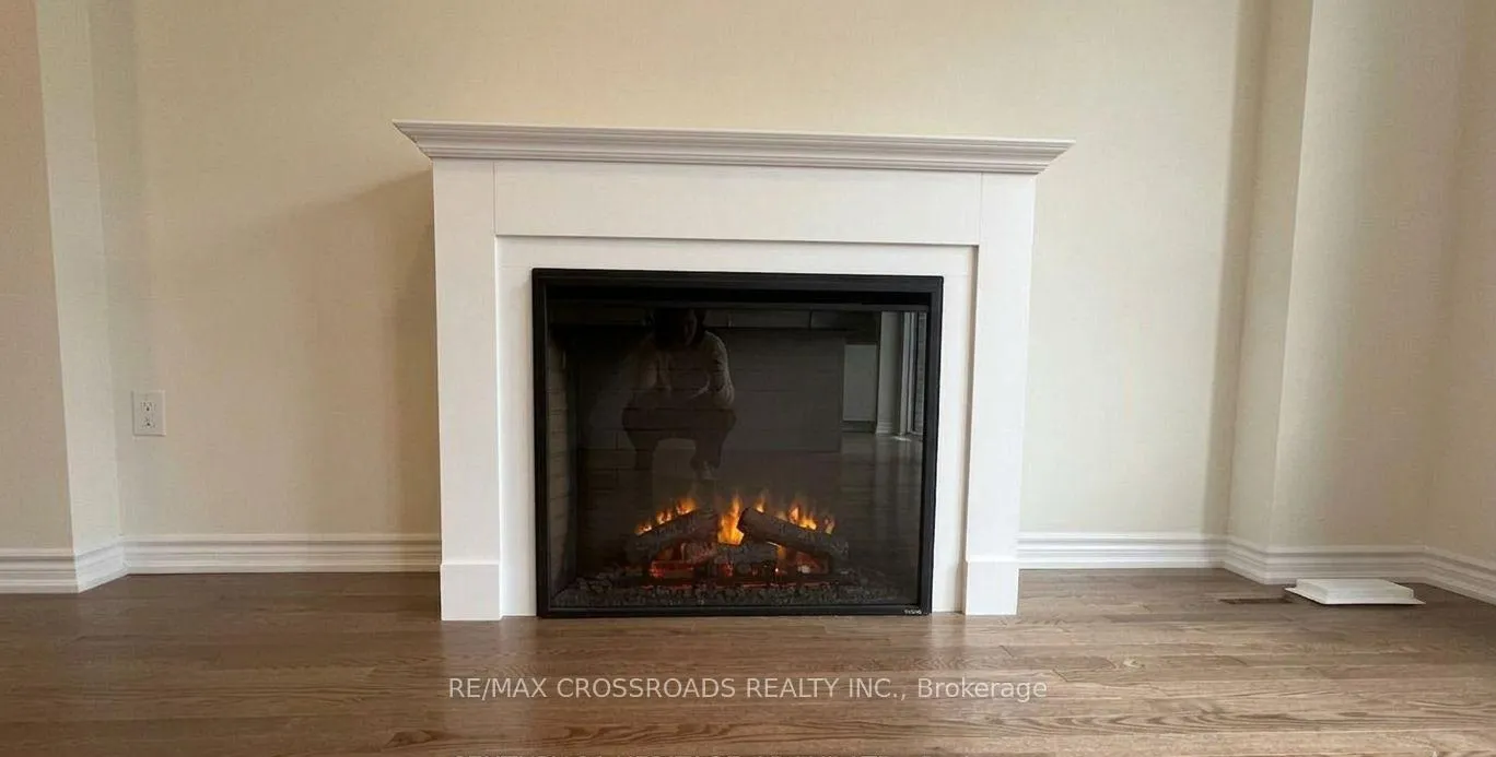Photo 4 of 22 Blick Crescent, Aurora, Bayview Northeast — HOMEH
