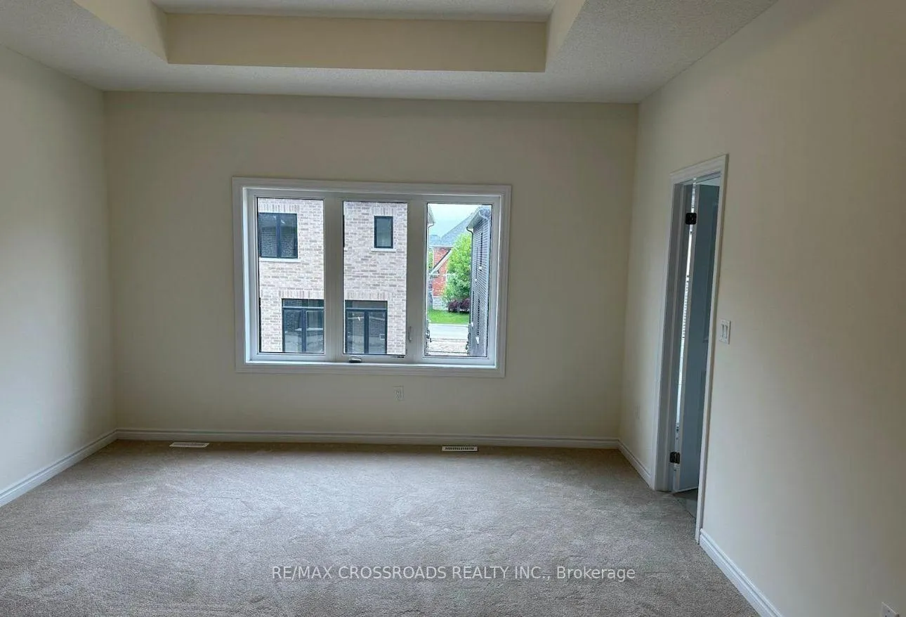 Photo 12 of 22 Blick Crescent, Aurora, Bayview Northeast — HOMEH