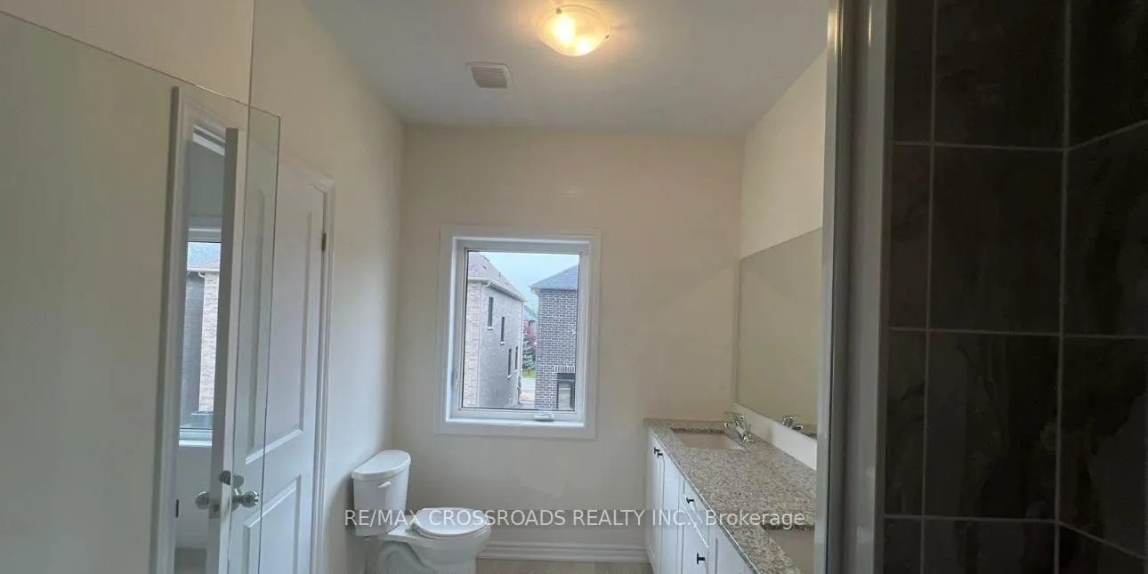 Photo 13 of 22 Blick Crescent, Aurora, Bayview Northeast — HOMEH