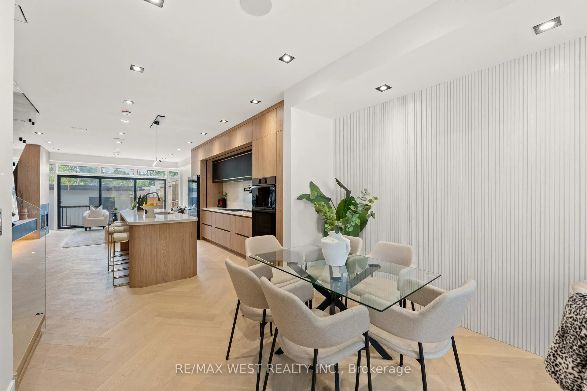 Photo 12 of 15 Cruikshank Avenue, Toronto, Playter Estates-Danforth — HOMEH