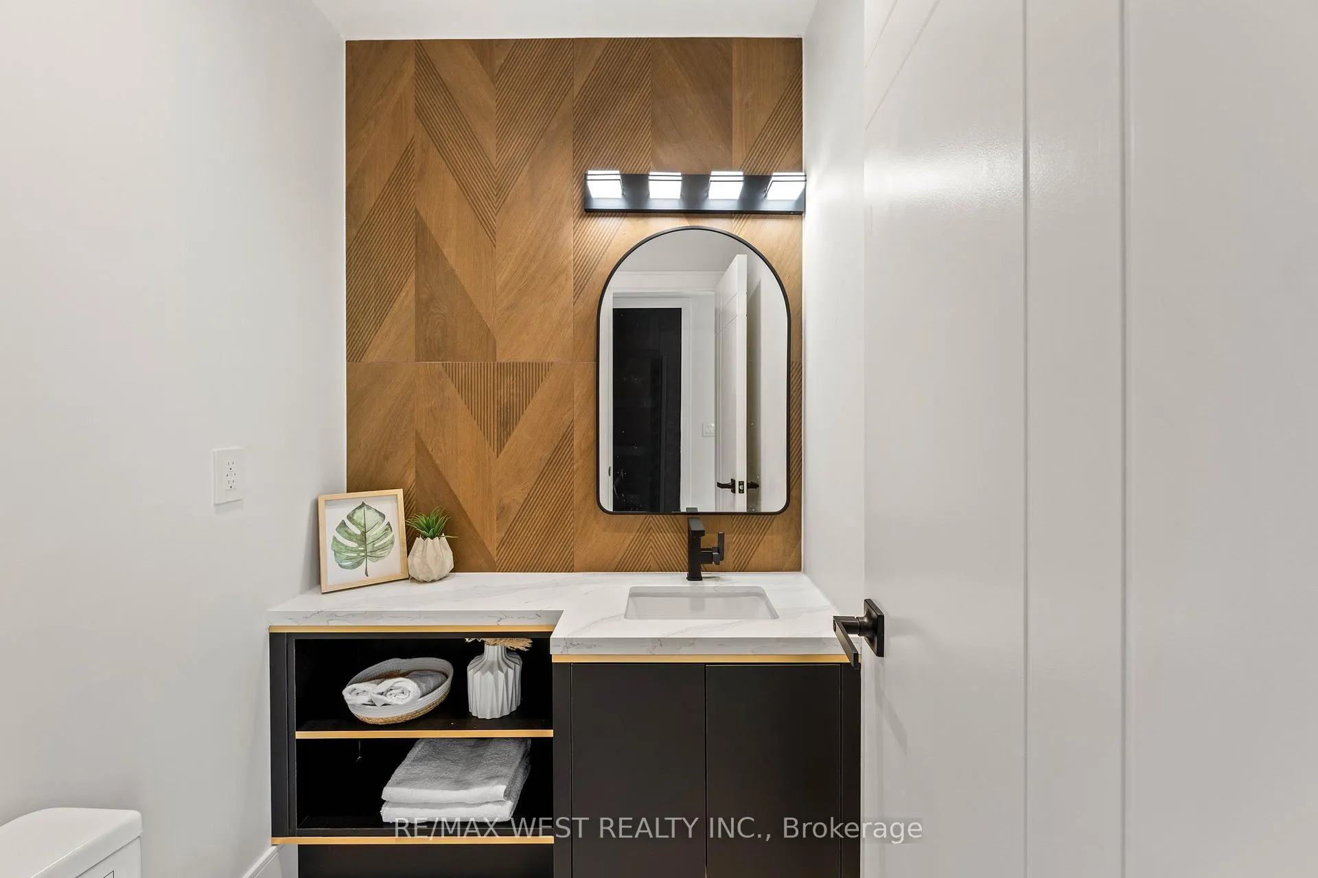 Photo 6 of 15 Cruikshank Avenue, Toronto, Playter Estates-Danforth — HOMEH