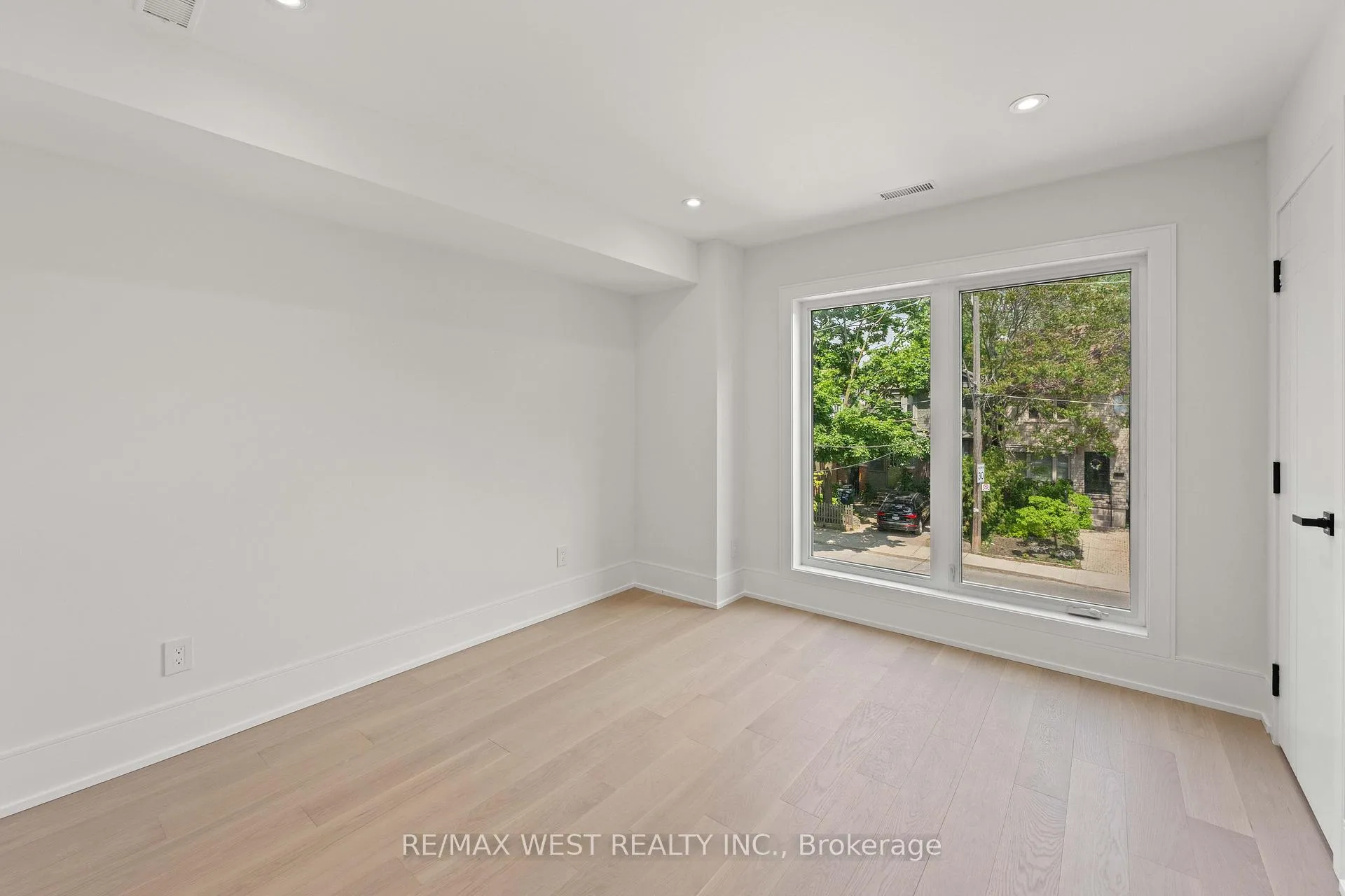 Photo 29 of 15 Cruikshank Avenue, Toronto, Playter Estates-Danforth — HOMEH