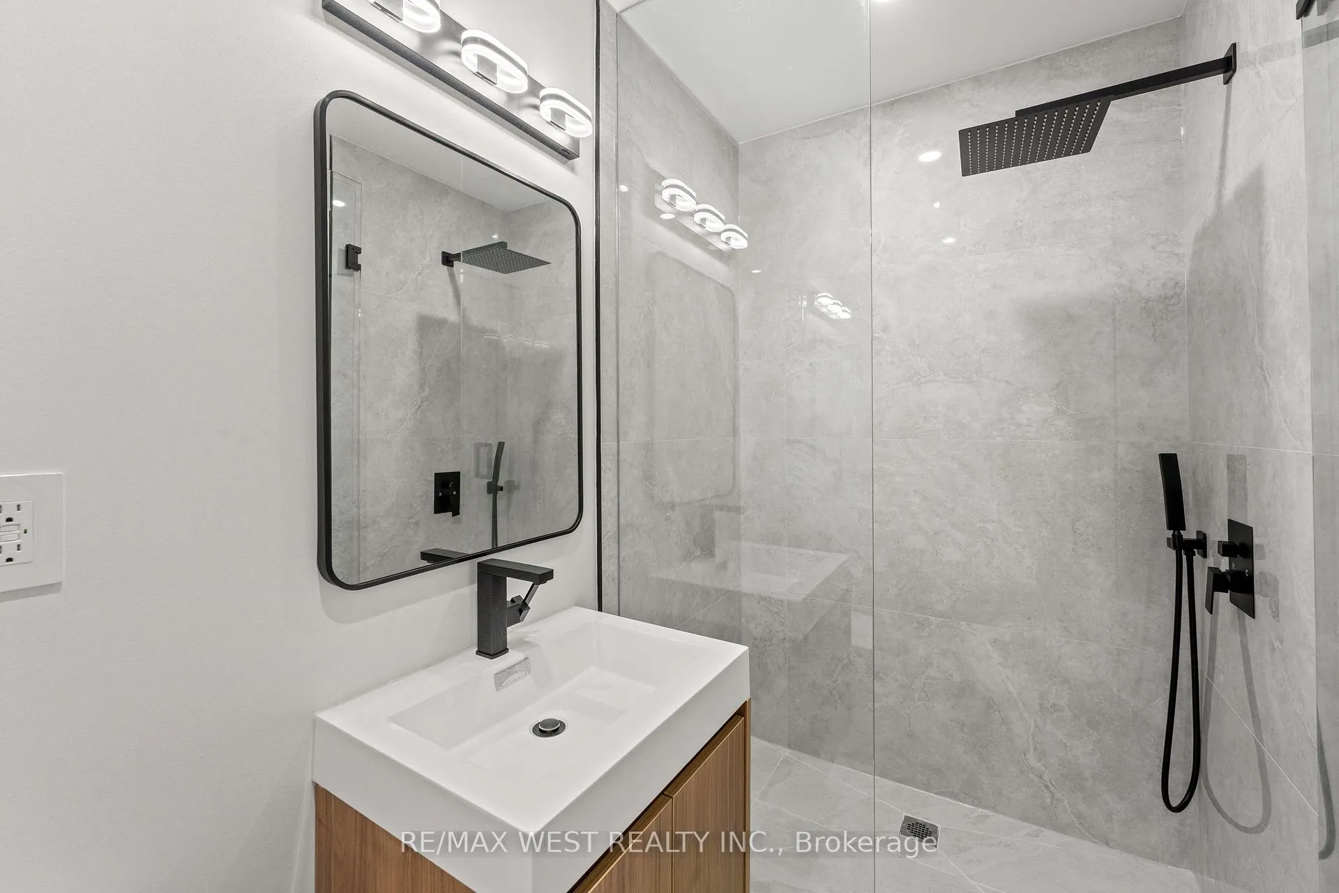 Photo 31 of 15 Cruikshank Avenue, Toronto, Playter Estates-Danforth — HOMEH