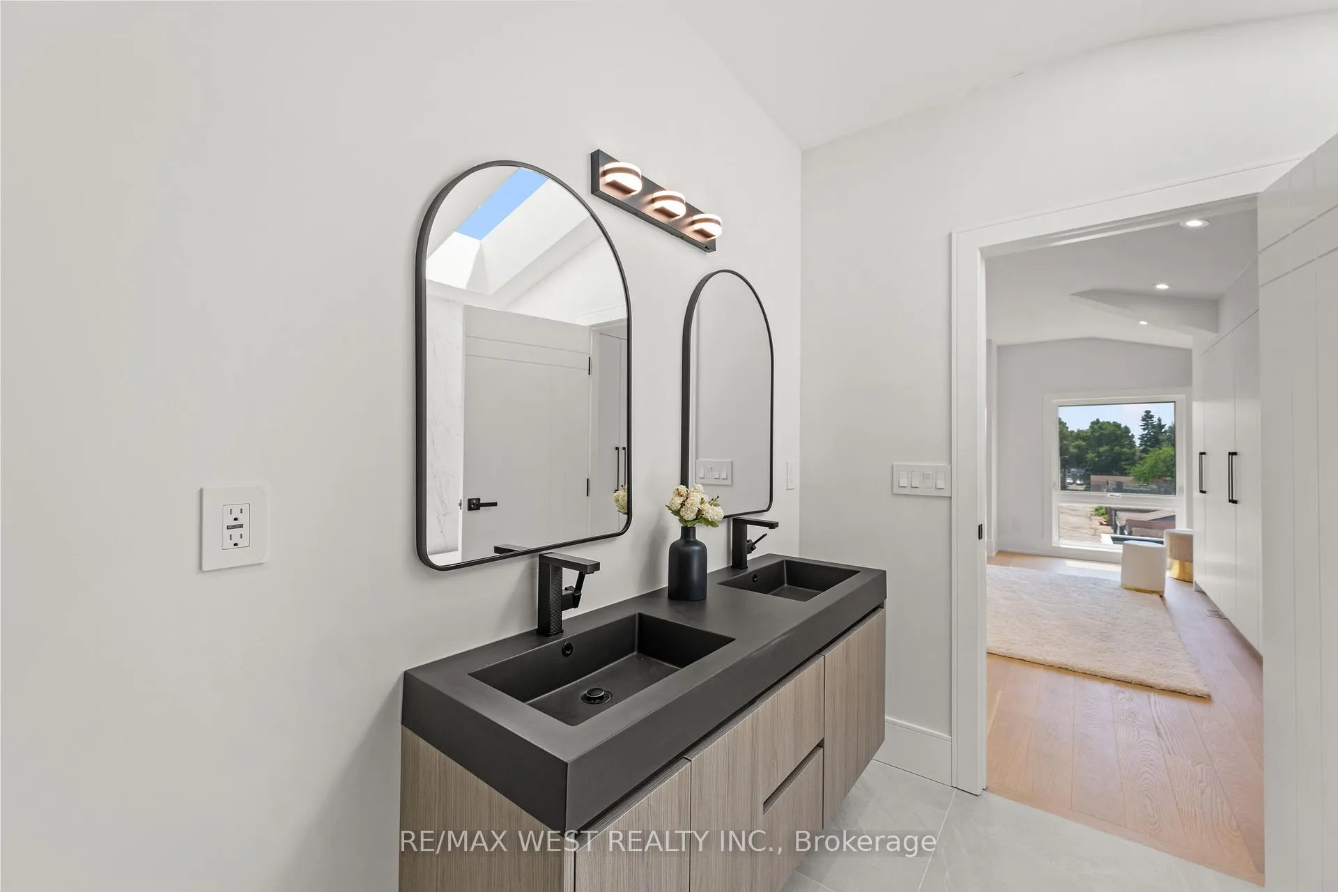 Photo 38 of 15 Cruikshank Avenue, Toronto, Playter Estates-Danforth — HOMEH