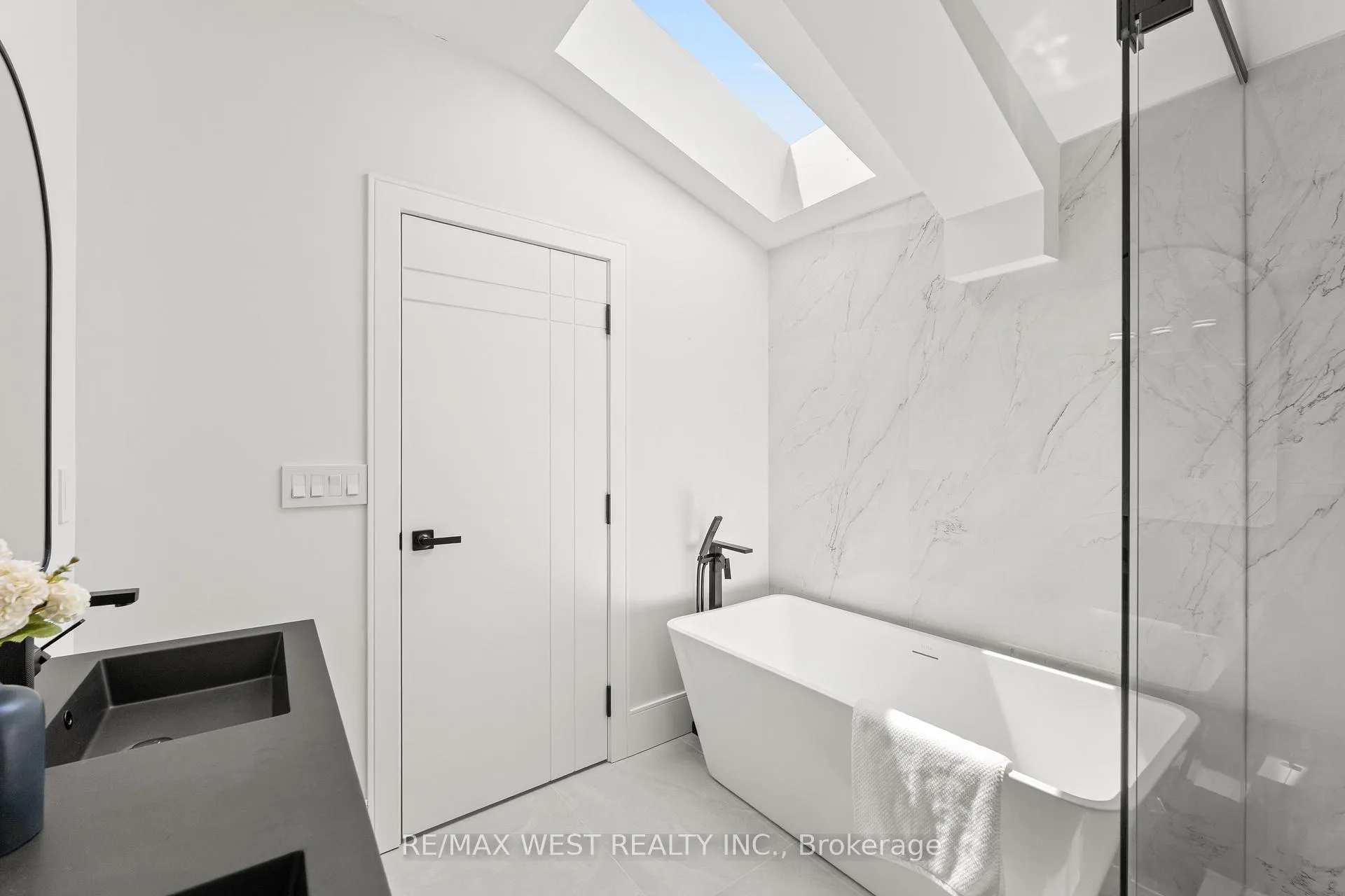 Photo 39 of 15 Cruikshank Avenue, Toronto, Playter Estates-Danforth — HOMEH