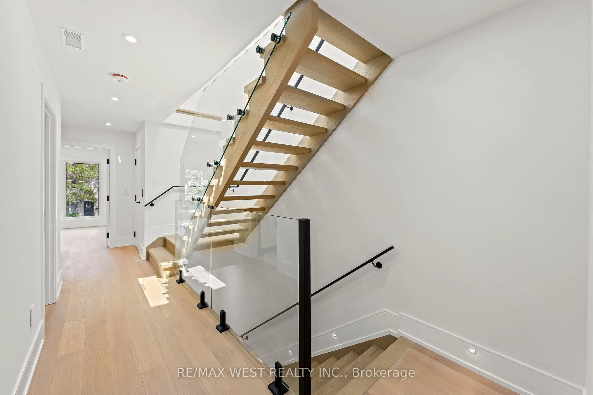 Photo 32 of 15 Cruikshank Avenue, Toronto, Playter Estates-Danforth — HOMEH