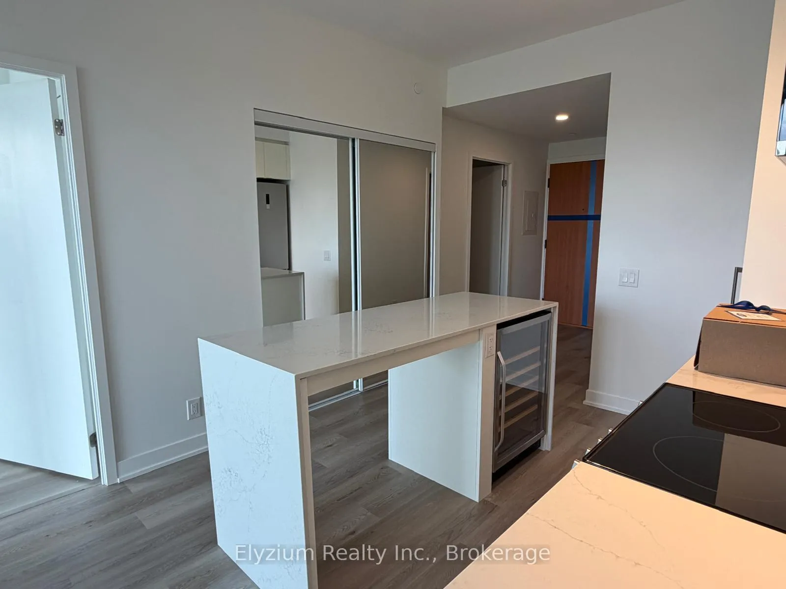 Photo 4 of Unit 715, 1660 Bloor Street W, Toronto, High Park North — HOMEH