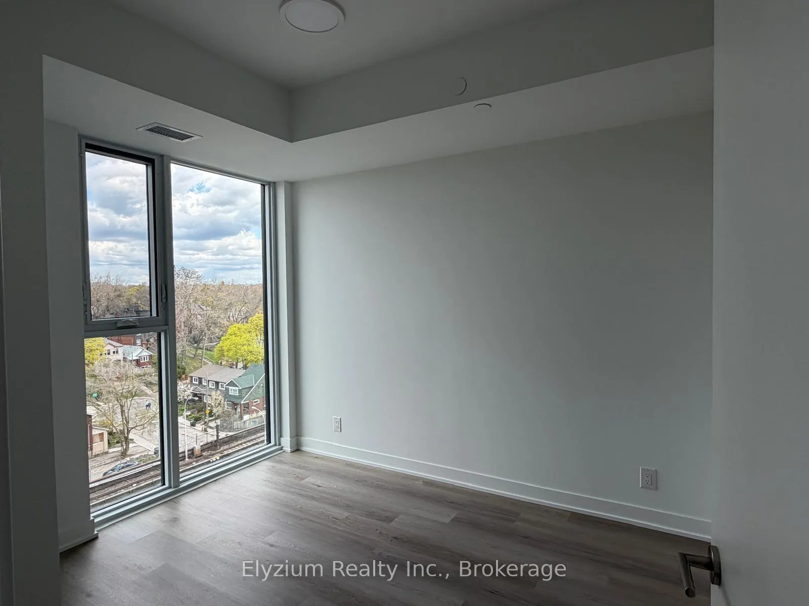 Photo 11 of Unit 715, 1660 Bloor Street W, Toronto, High Park North — HOMEH