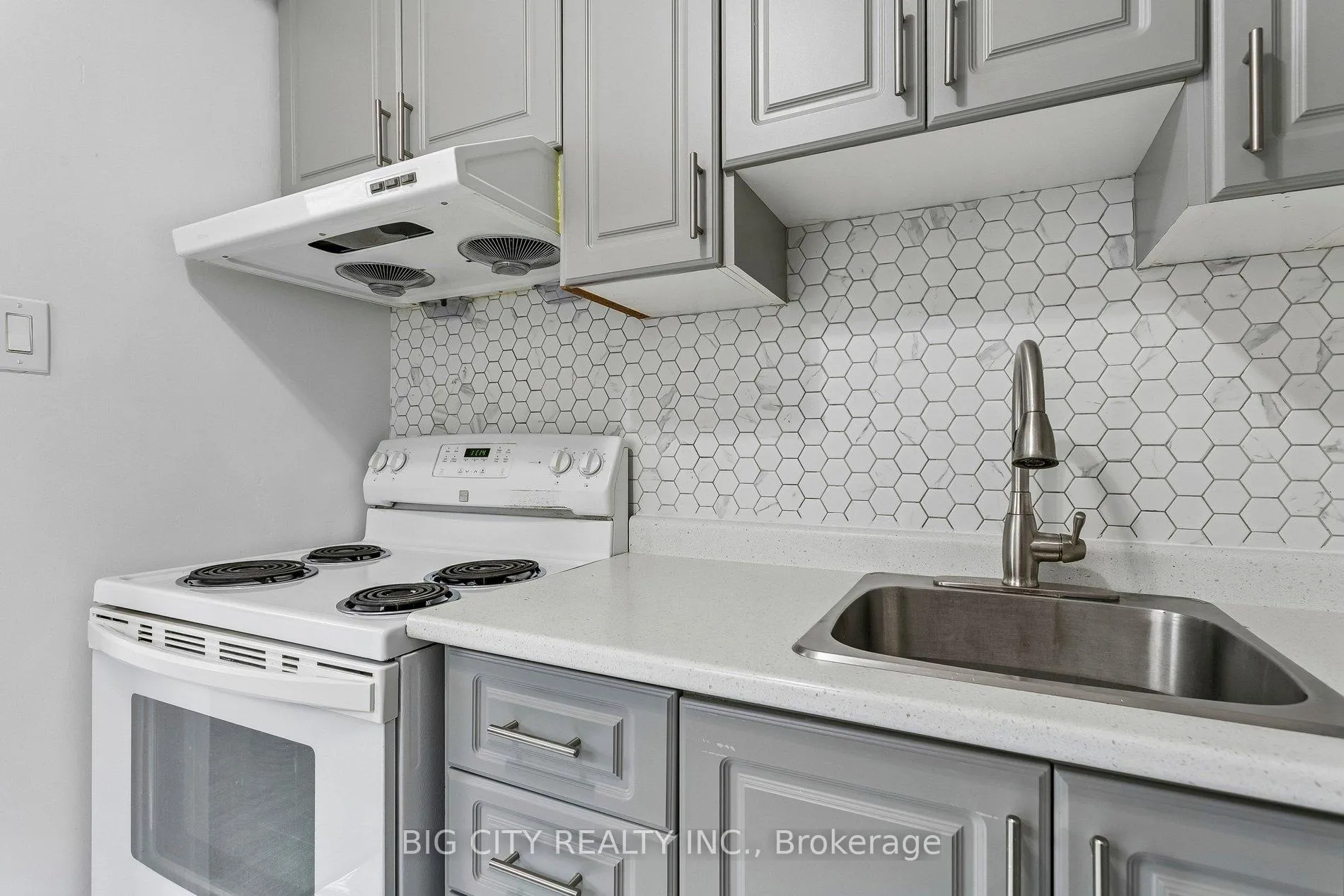 Photo 4 of Unit 2, 2656 Islington Avenue, Etobicoke, Thistletown-Beaumonde Heights — HOMEH