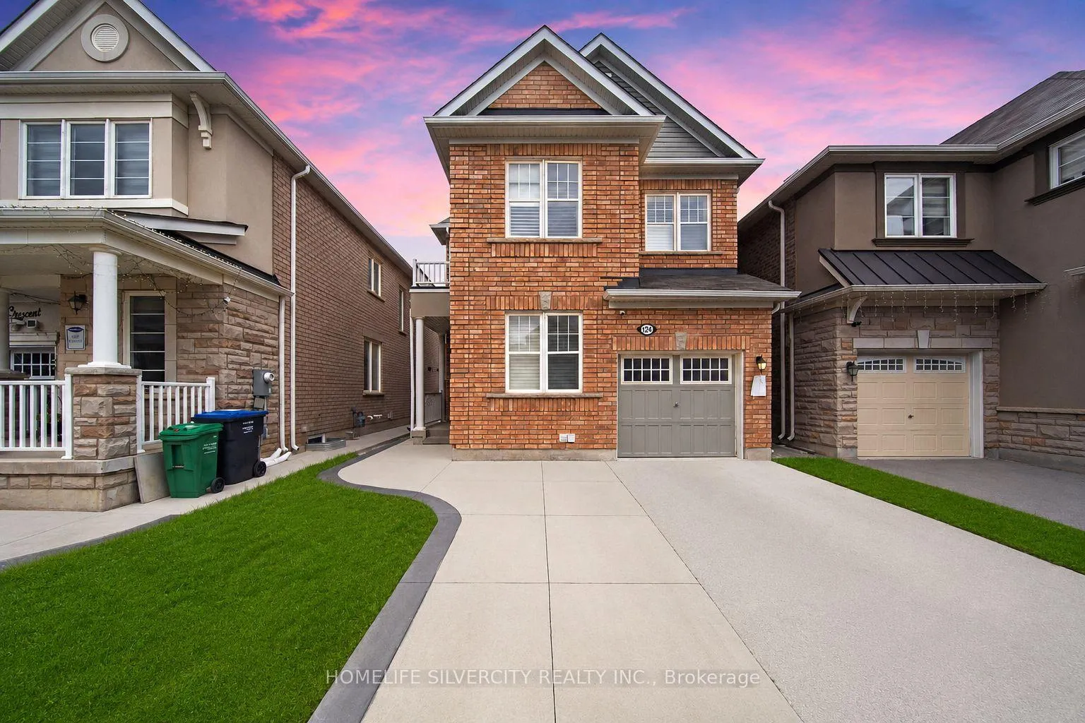 Front of 124 Benhurst Crescent