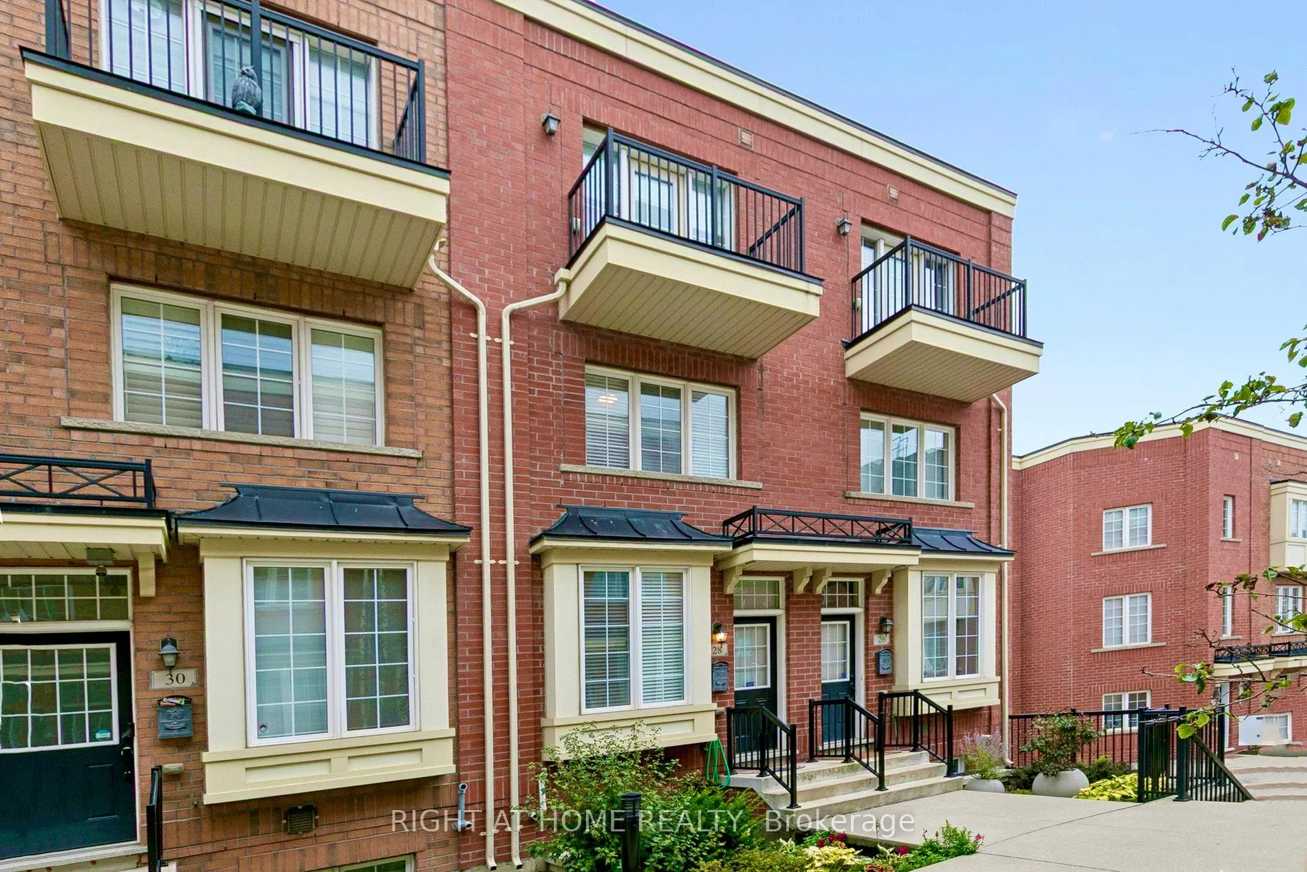Photo 1 of 28 Raffeix Lane, Toronto, Moss Park — HOMEH