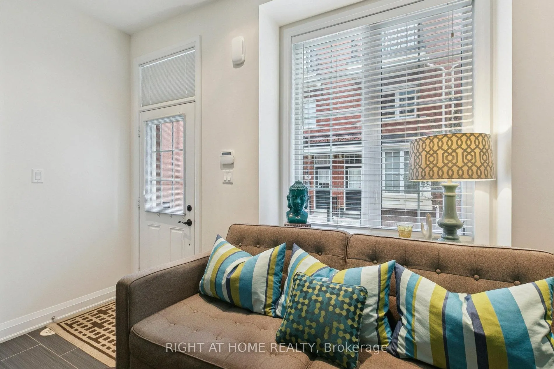 Photo 2 of 28 Raffeix Lane, Toronto, Moss Park — HOMEH