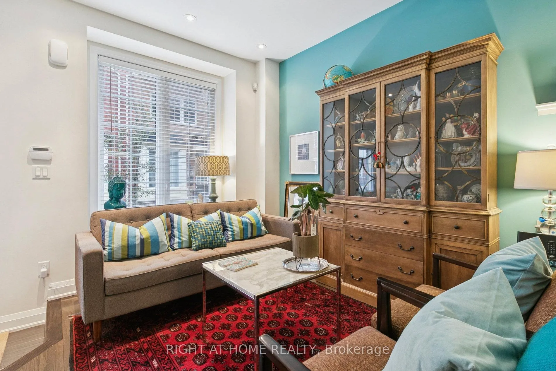 Photo 3 of 28 Raffeix Lane, Toronto, Moss Park — HOMEH
