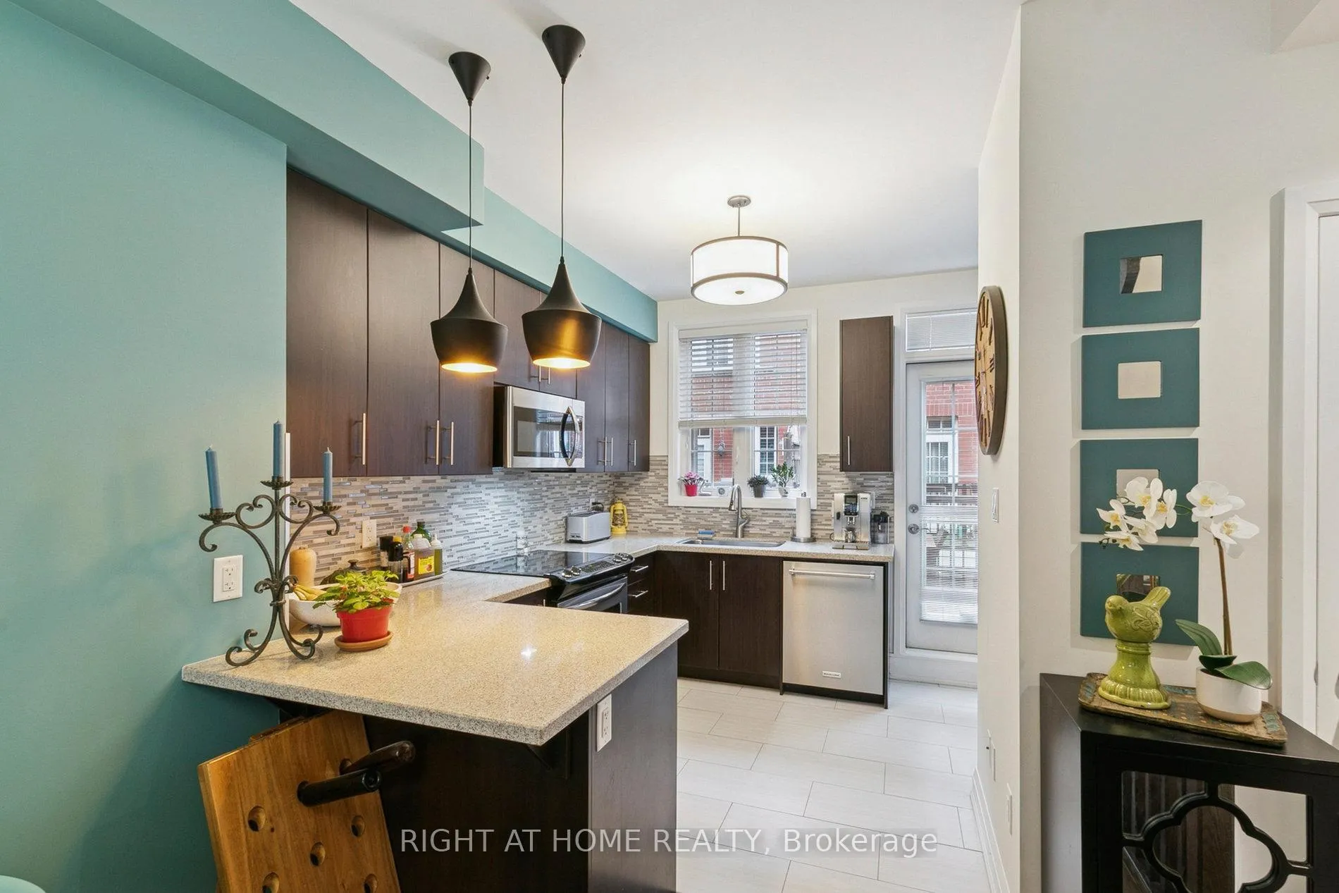 Photo 9 of 28 Raffeix Lane, Toronto, Moss Park — HOMEH