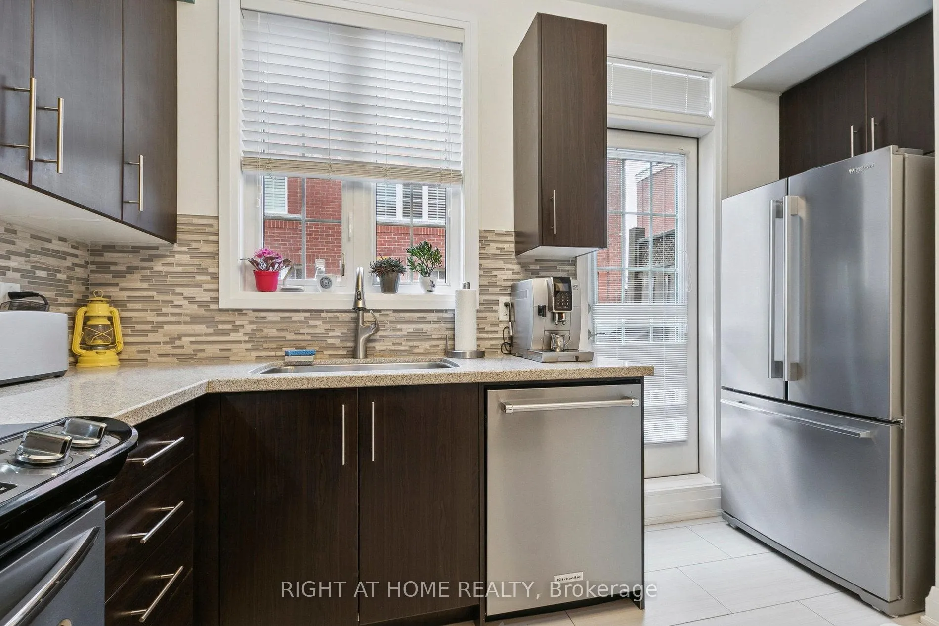 Photo 12 of 28 Raffeix Lane, Toronto, Moss Park — HOMEH