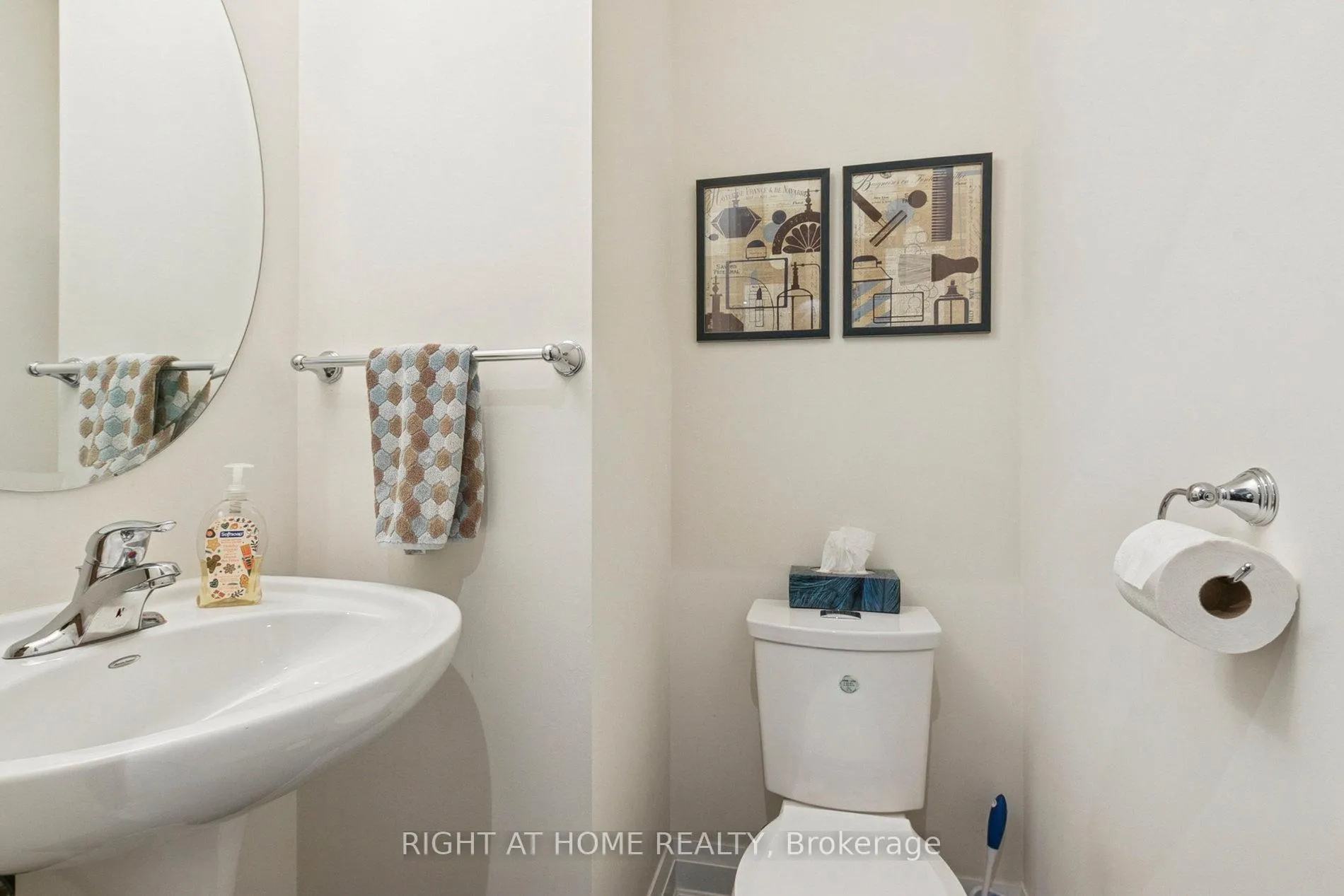 Photo 16 of 28 Raffeix Lane, Toronto, Moss Park — HOMEH