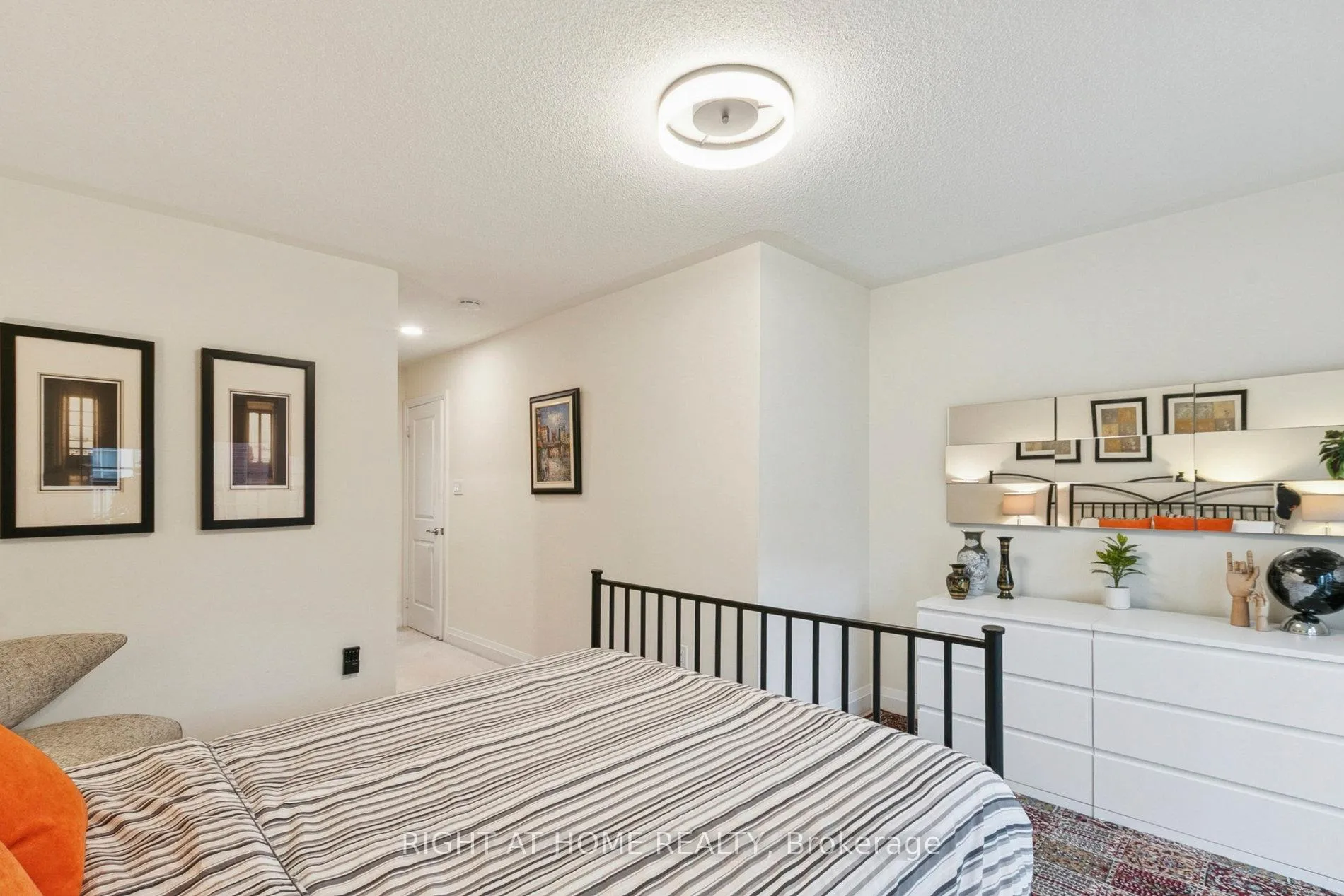 Photo 19 of 28 Raffeix Lane, Toronto, Moss Park — HOMEH