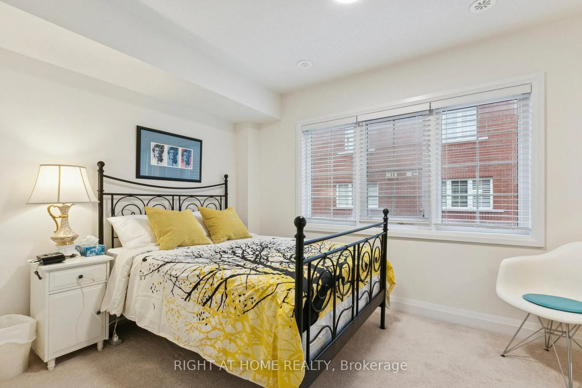 Photo 23 of 28 Raffeix Lane, Toronto, Moss Park — HOMEH