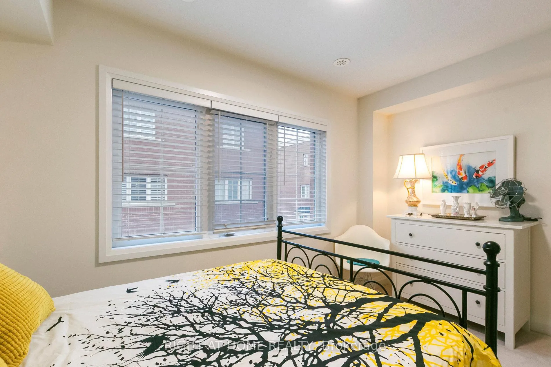 Photo 24 of 28 Raffeix Lane, Toronto, Moss Park — HOMEH
