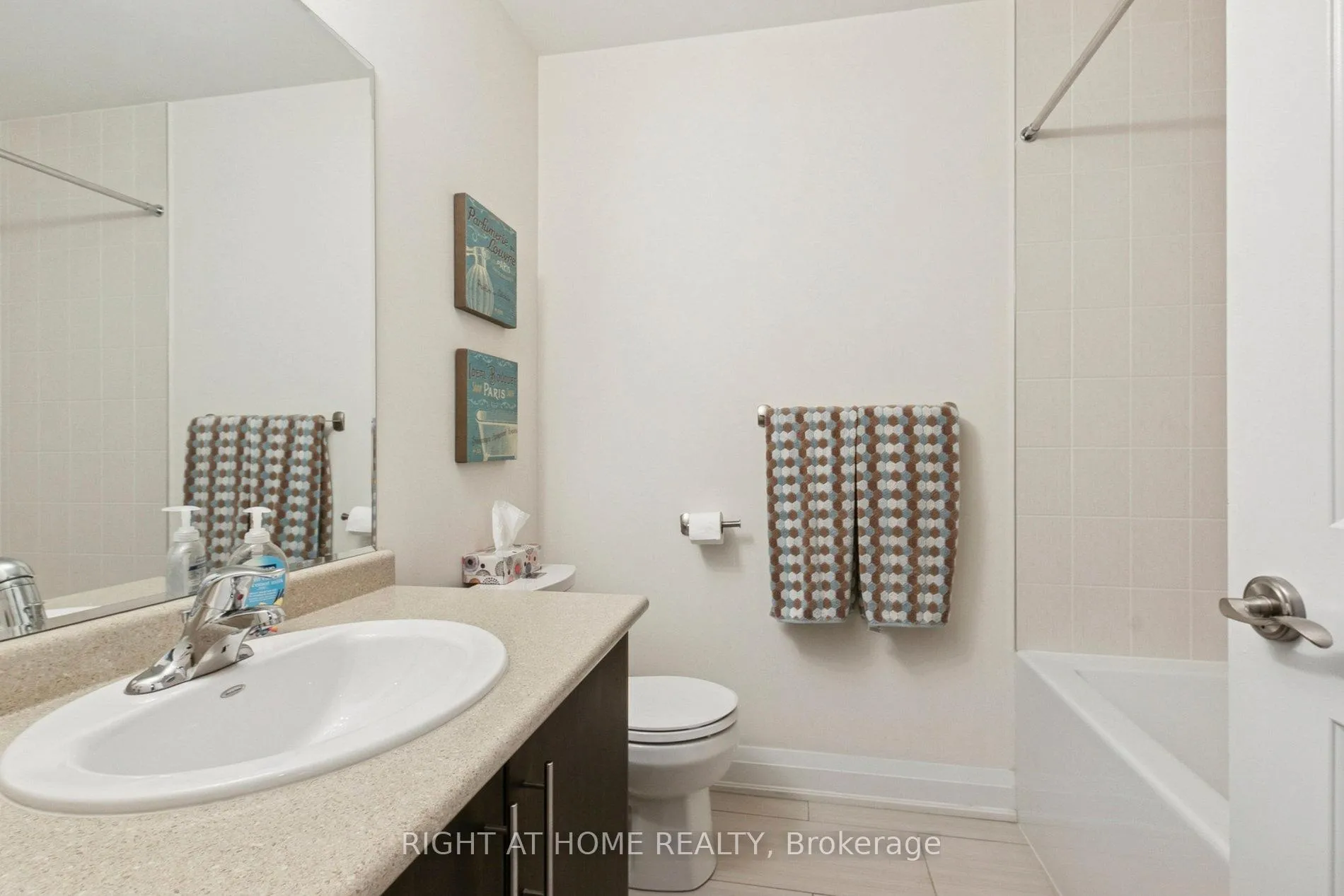 Photo 27 of 28 Raffeix Lane, Toronto, Moss Park — HOMEH