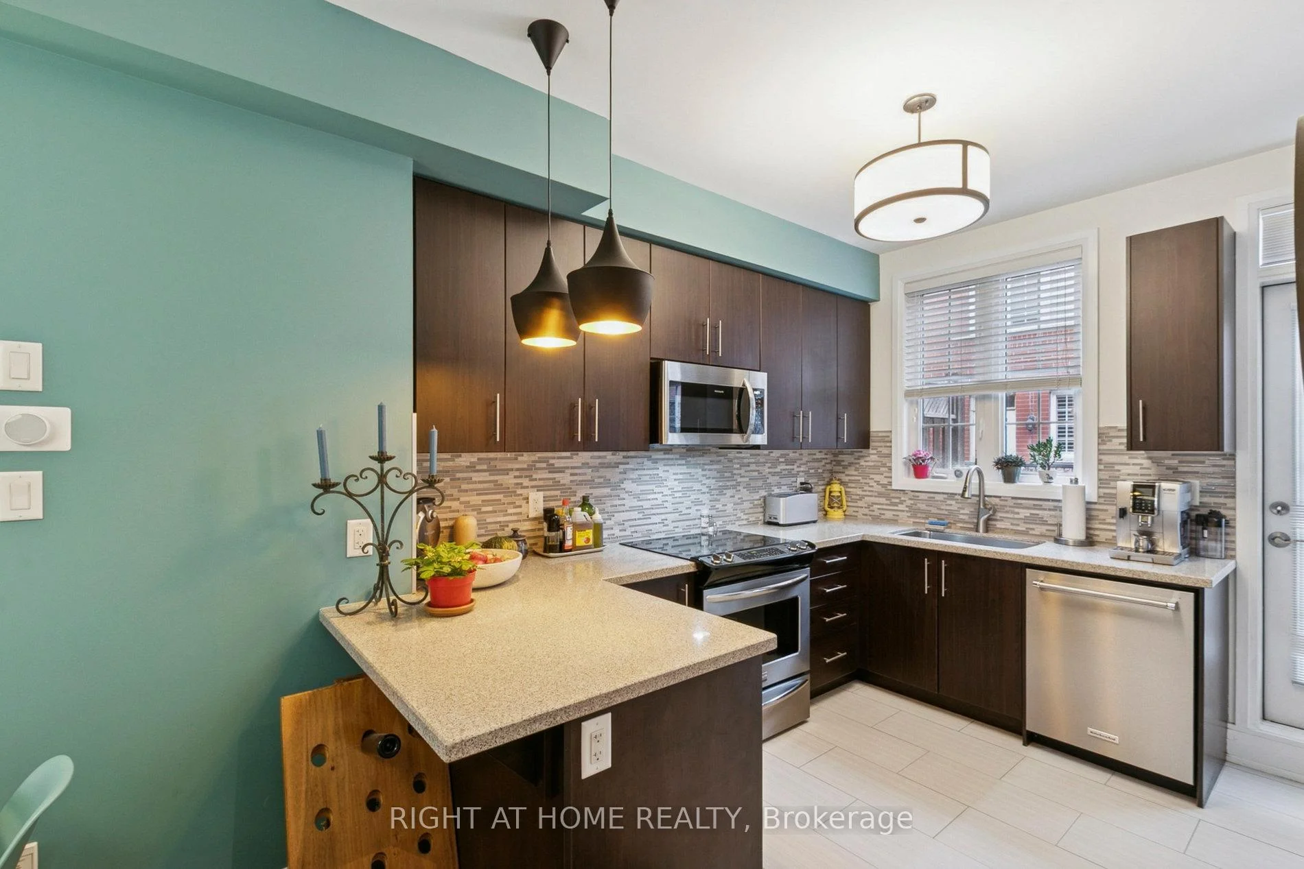 Photo 11 of 28 Raffeix Lane, Toronto, Moss Park — HOMEH