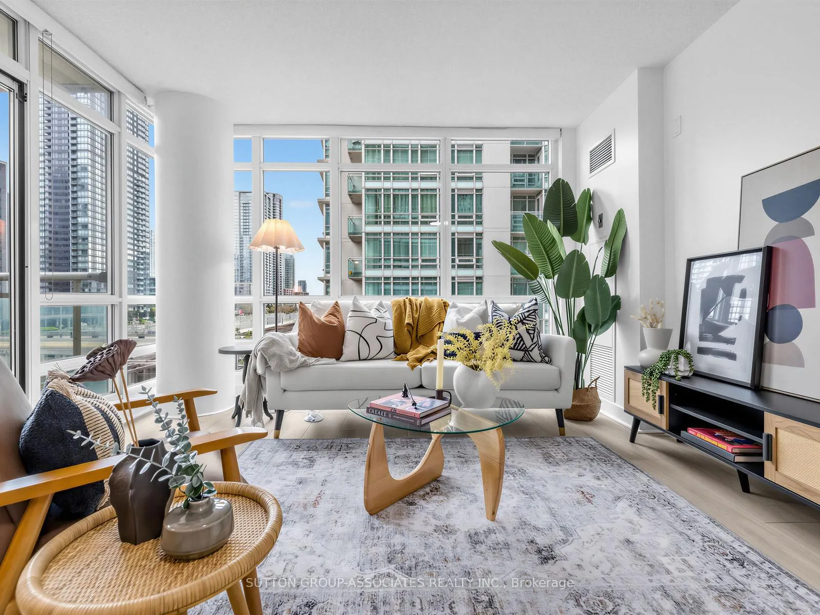 Photo 4 of Unit 611, 381 Front Street W, Toronto, Waterfront Communities — HOMEH