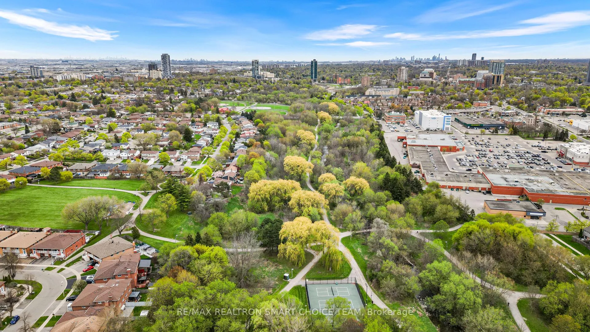Photo 5 of Unit 48, 100 Brickyard Way, Brampton, Brampton North — HOMEH