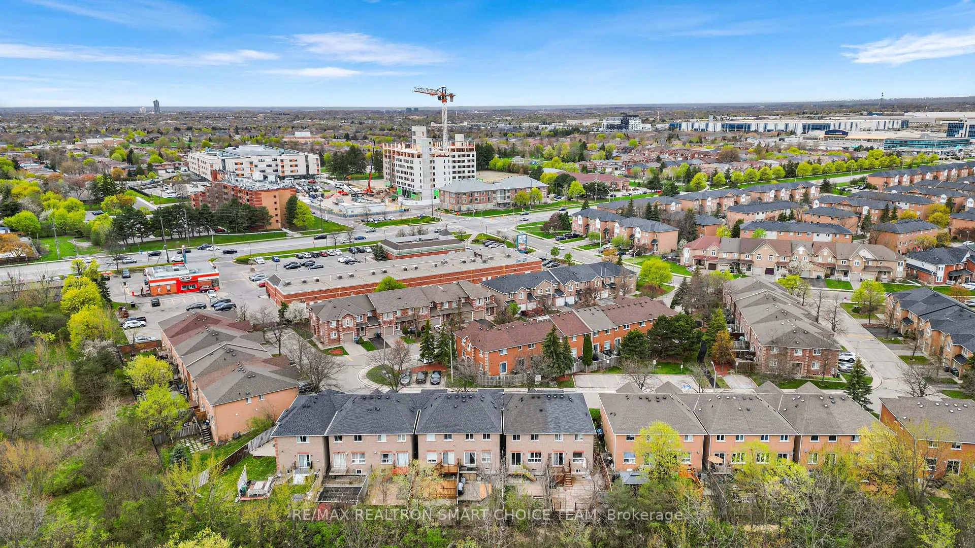 Photo 6 of Unit 48, 100 Brickyard Way, Brampton, Brampton North — HOMEH