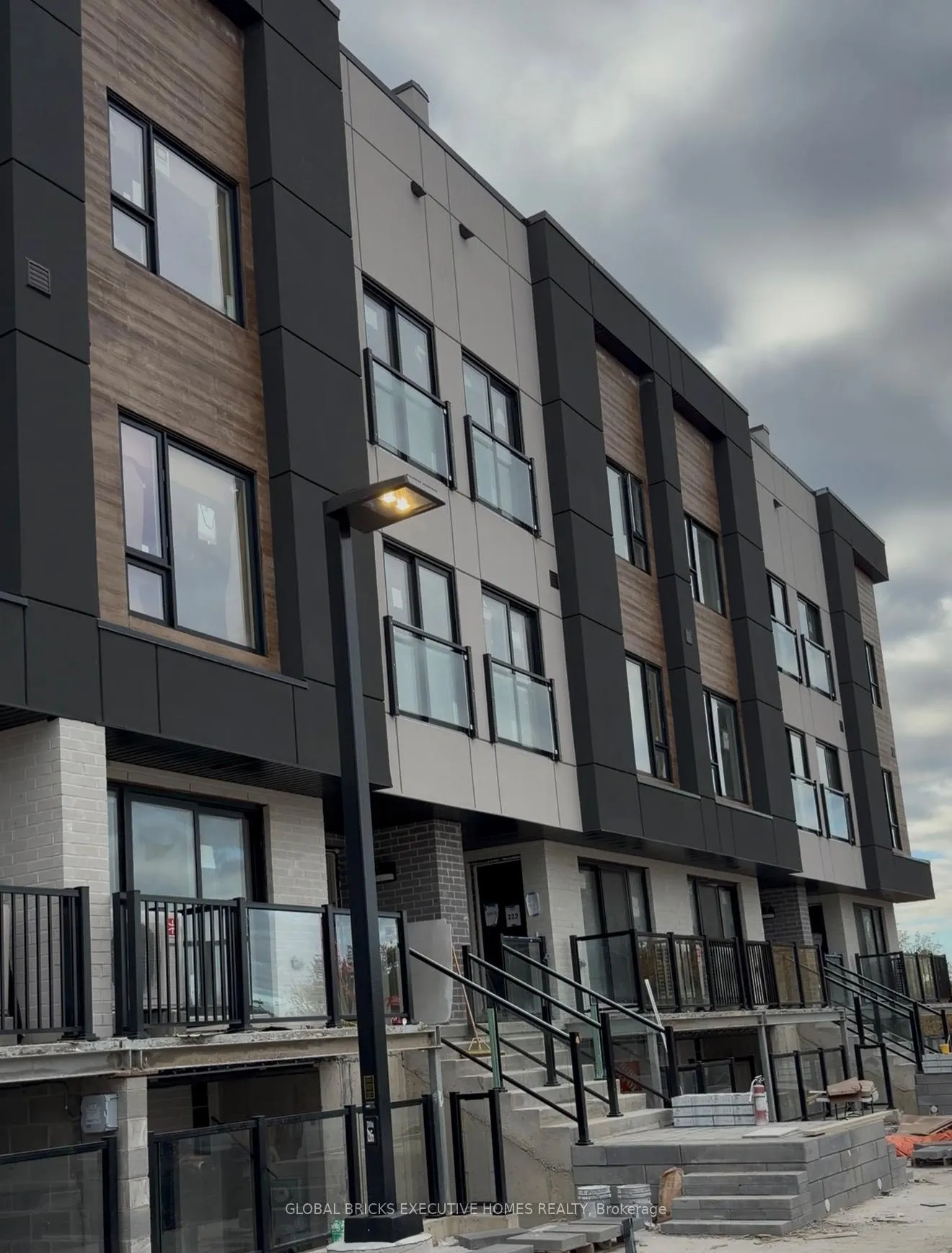 Photo 1 of Unit 204C, 16 Melbourne Avenue, St. Catharines, E. Chester — HOMEH