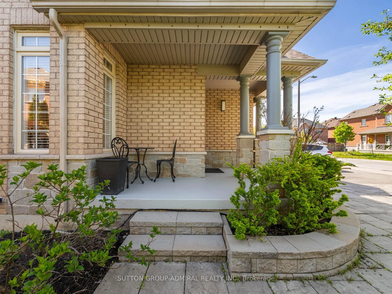 Photo 3 of 49 Loire Valley Avenue, Vaughan, Patterson — HOMEH