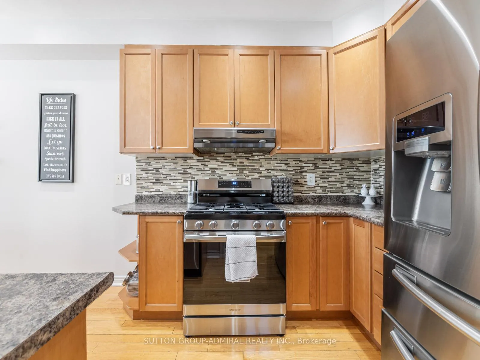 Photo 7 of 49 Loire Valley Avenue, Vaughan, Patterson — HOMEH