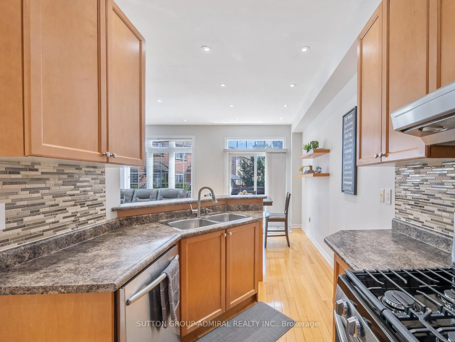 Photo 8 of 49 Loire Valley Avenue, Vaughan, Patterson — HOMEH