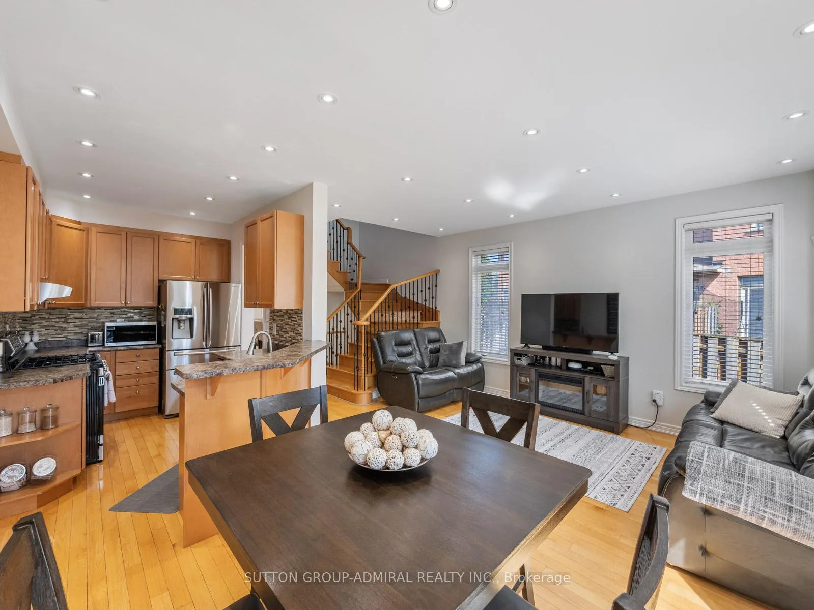 Photo 9 of 49 Loire Valley Avenue, Vaughan, Patterson — HOMEH