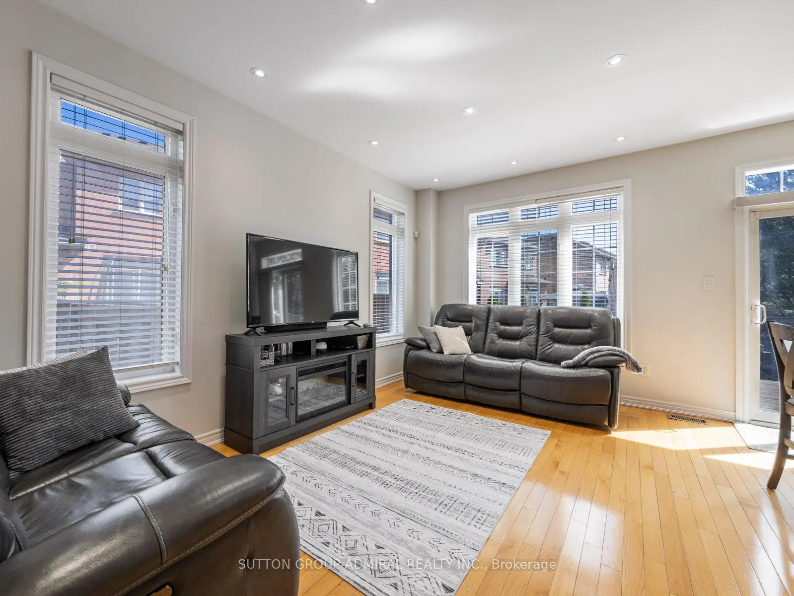 Photo 13 of 49 Loire Valley Avenue, Vaughan, Patterson — HOMEH