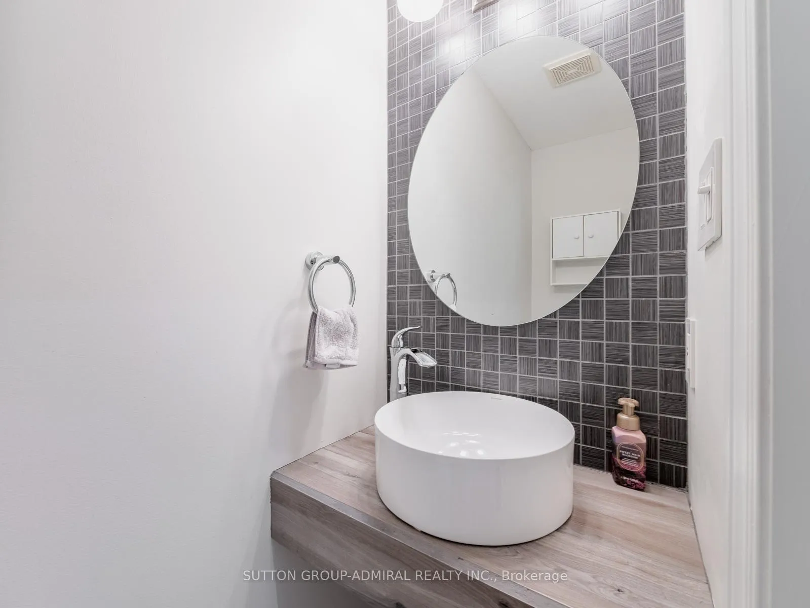 Photo 14 of 49 Loire Valley Avenue, Vaughan, Patterson — HOMEH