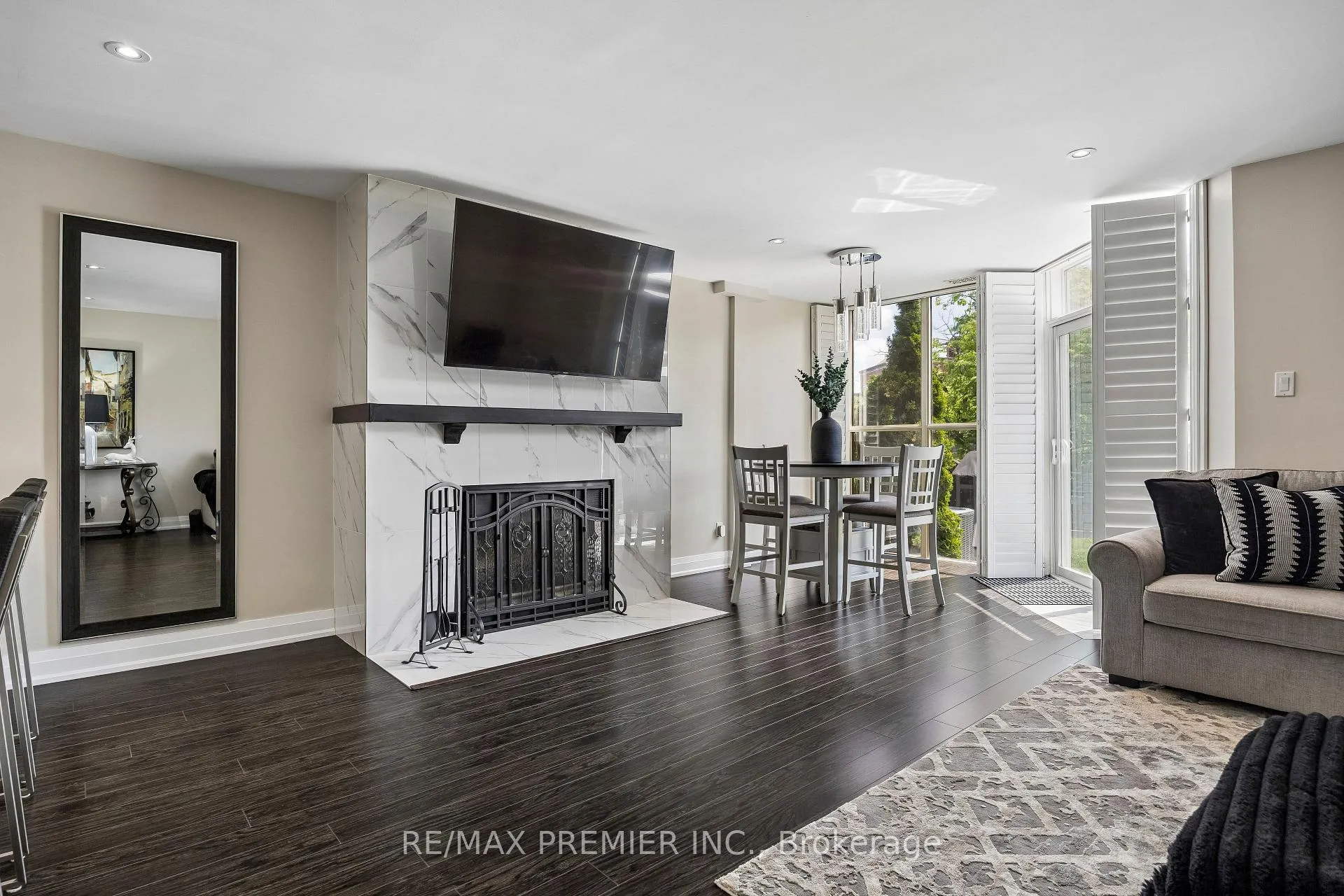 Photo 3 of Unit 8, 100 Arbors Lane, Vaughan, West Woodbridge — HOMEH