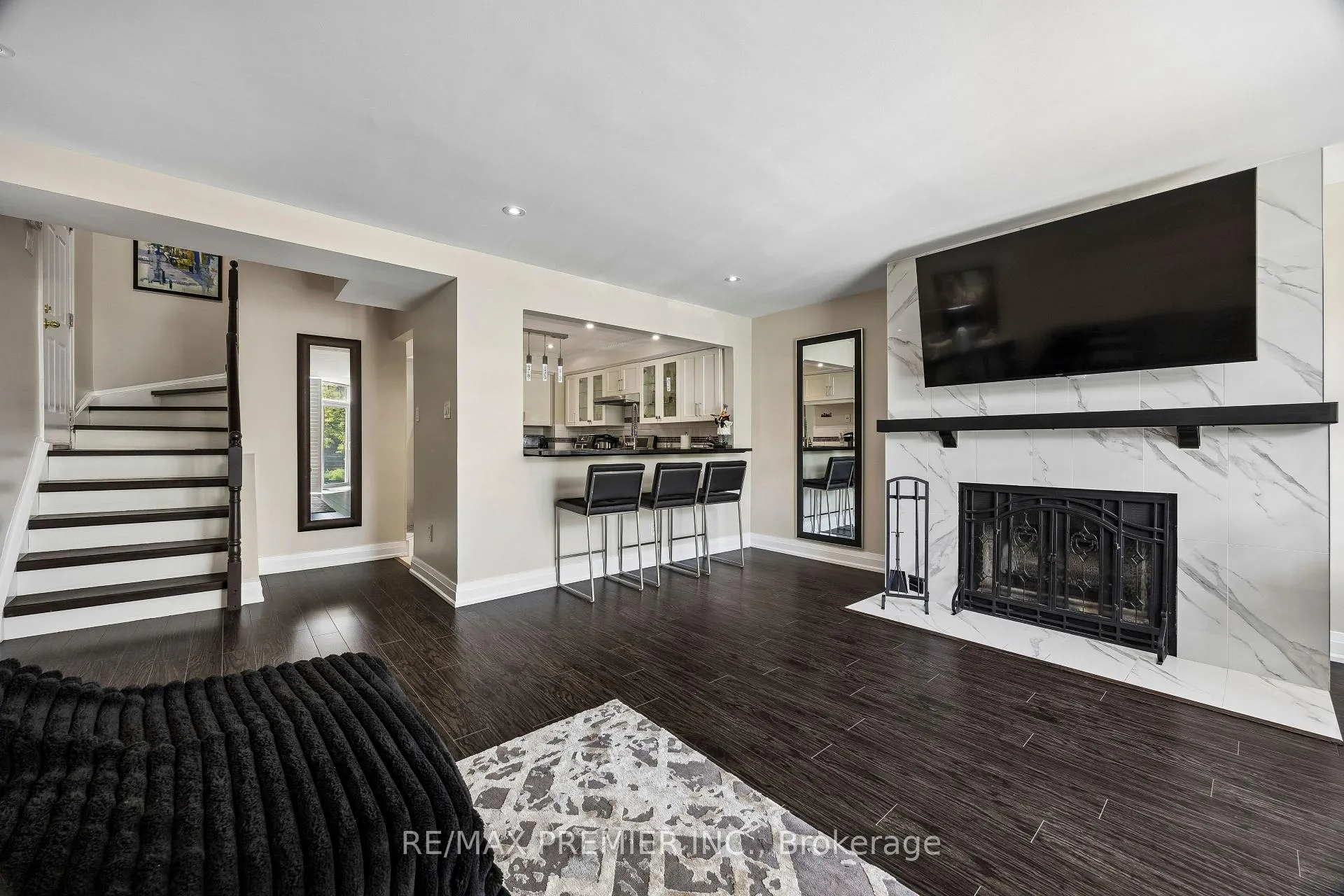 Photo 4 of Unit 8, 100 Arbors Lane, Vaughan, West Woodbridge — HOMEH