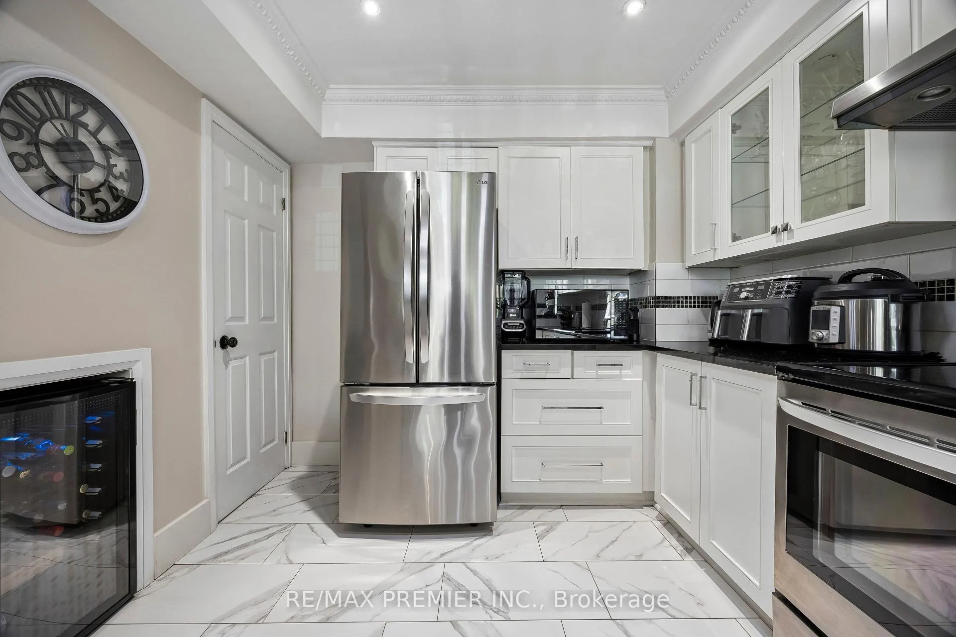 Photo 8 of Unit 8, 100 Arbors Lane, Vaughan, West Woodbridge — HOMEH