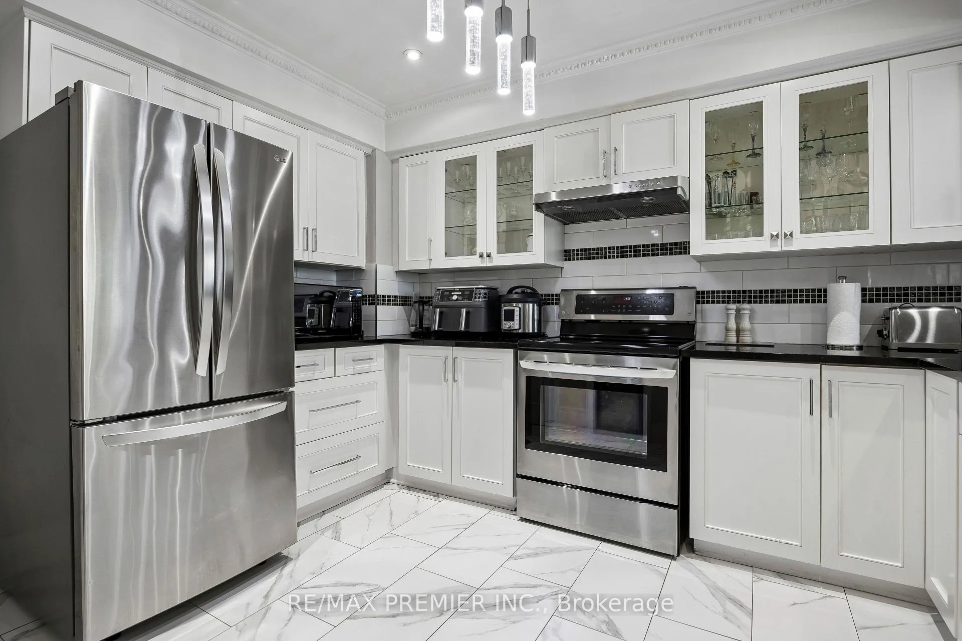 Photo 7 of Unit 8, 100 Arbors Lane, Vaughan, West Woodbridge — HOMEH
