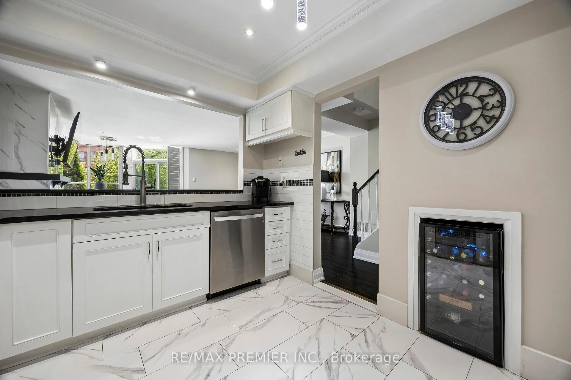Photo 9 of Unit 8, 100 Arbors Lane, Vaughan, West Woodbridge — HOMEH