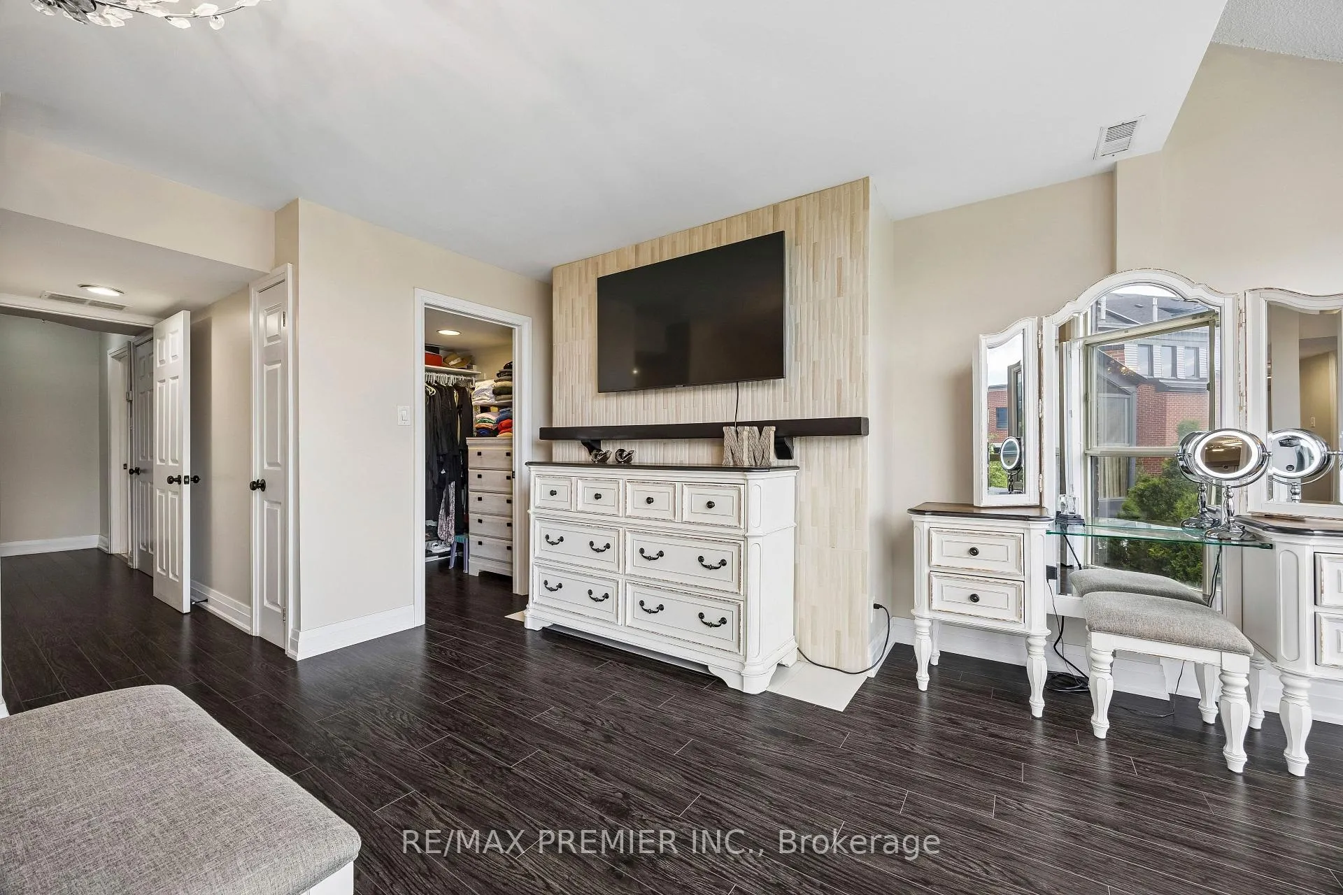 Photo 15 of Unit 8, 100 Arbors Lane, Vaughan, West Woodbridge — HOMEH