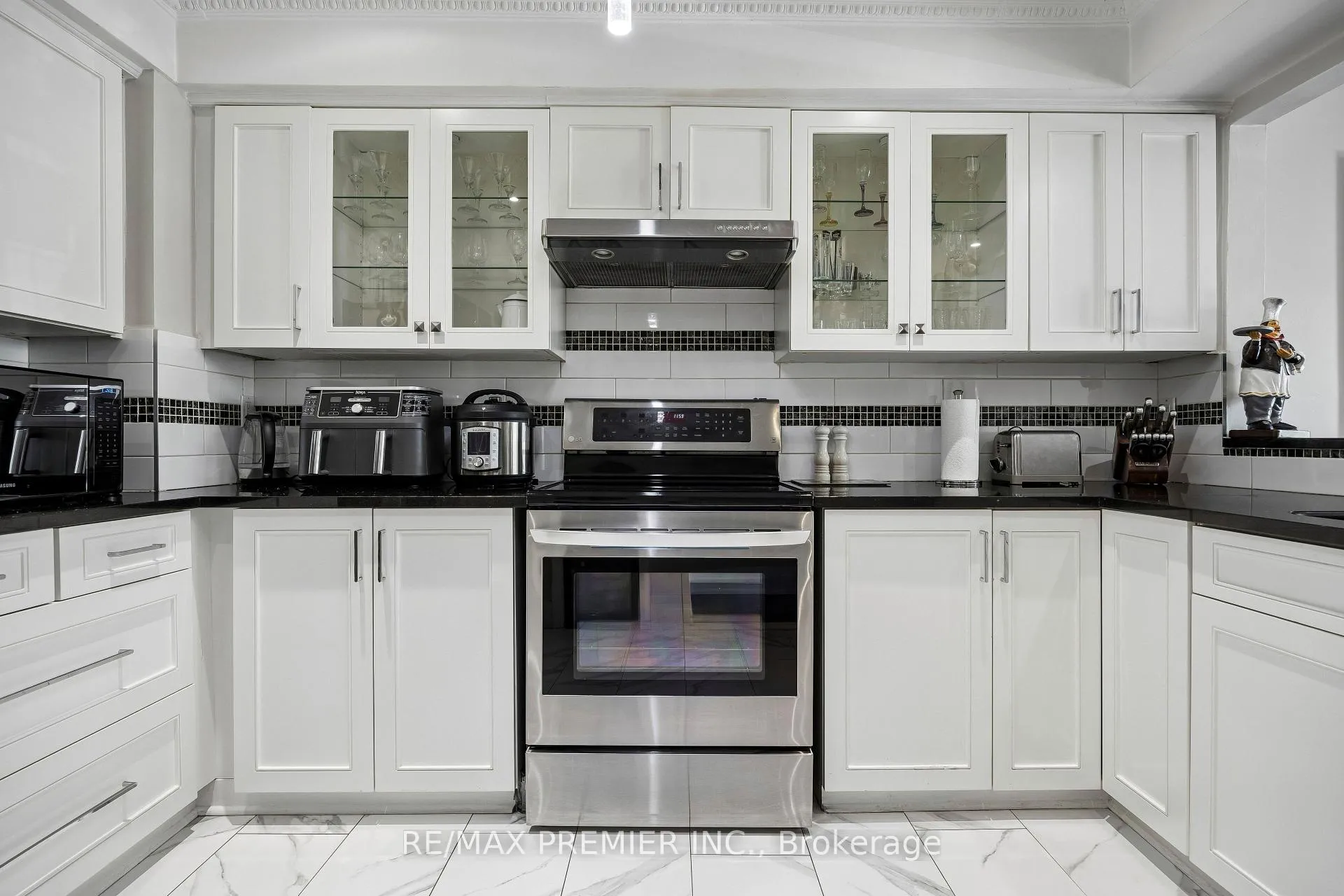 Photo 36 of Unit 8, 100 Arbors Lane, Vaughan, West Woodbridge — HOMEH