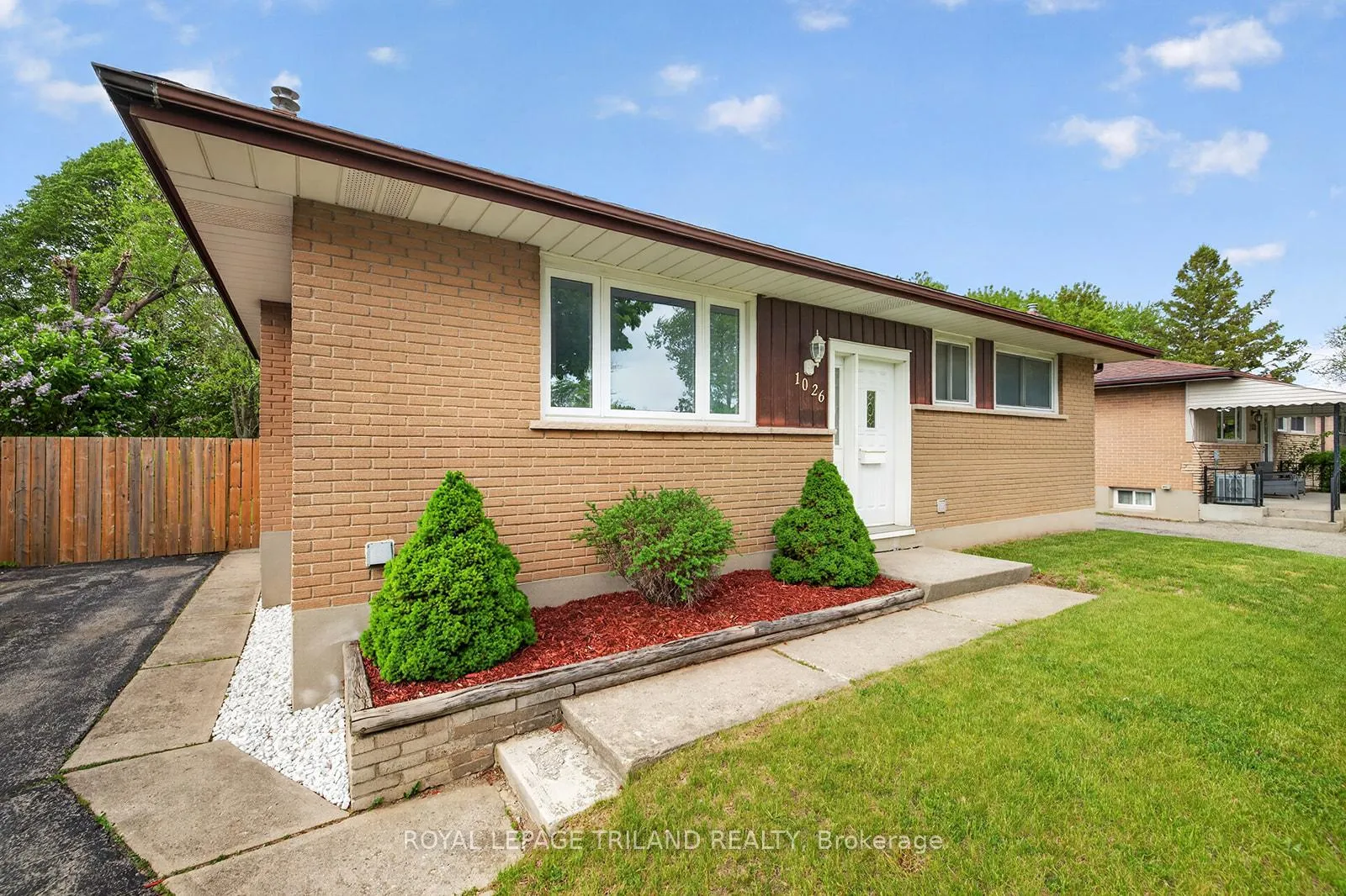 Photo 4 of 1026 Chippewa Drive, London, East D — HOMEH