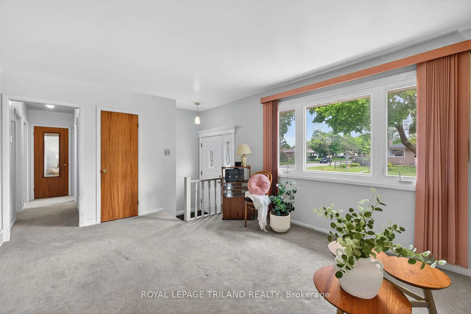 Photo 7 of 1026 Chippewa Drive, London, East D — HOMEH