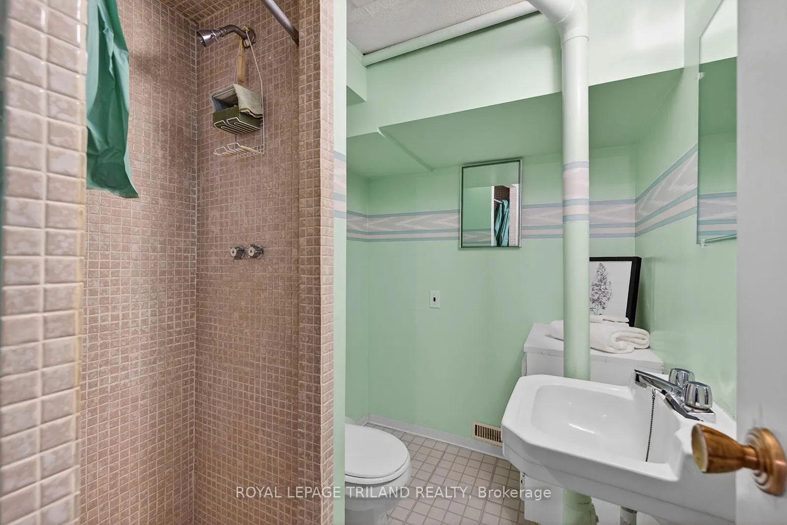 Photo 32 of 1026 Chippewa Drive, London, East D — HOMEH