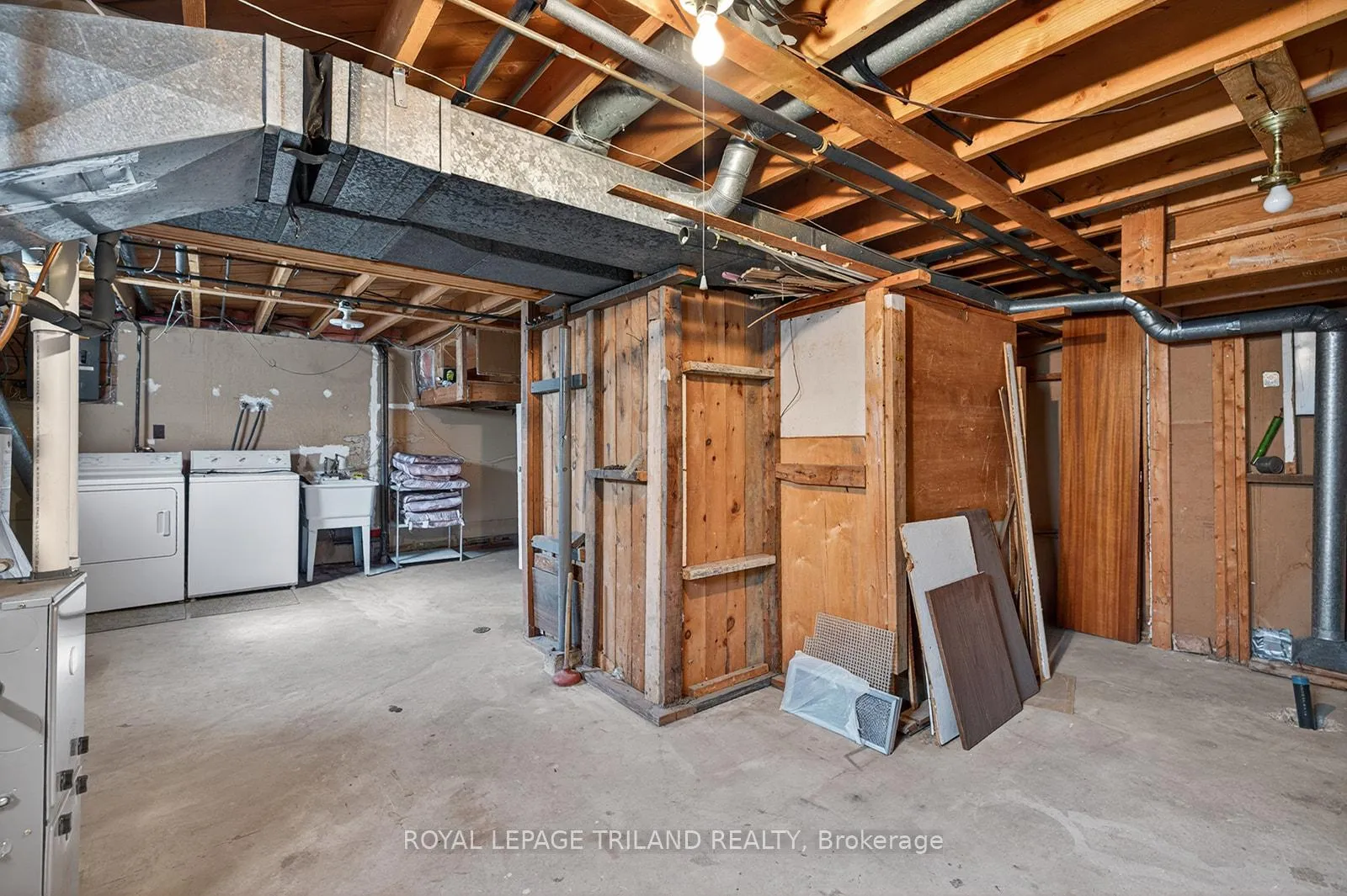 Photo 34 of 1026 Chippewa Drive, London, East D — HOMEH