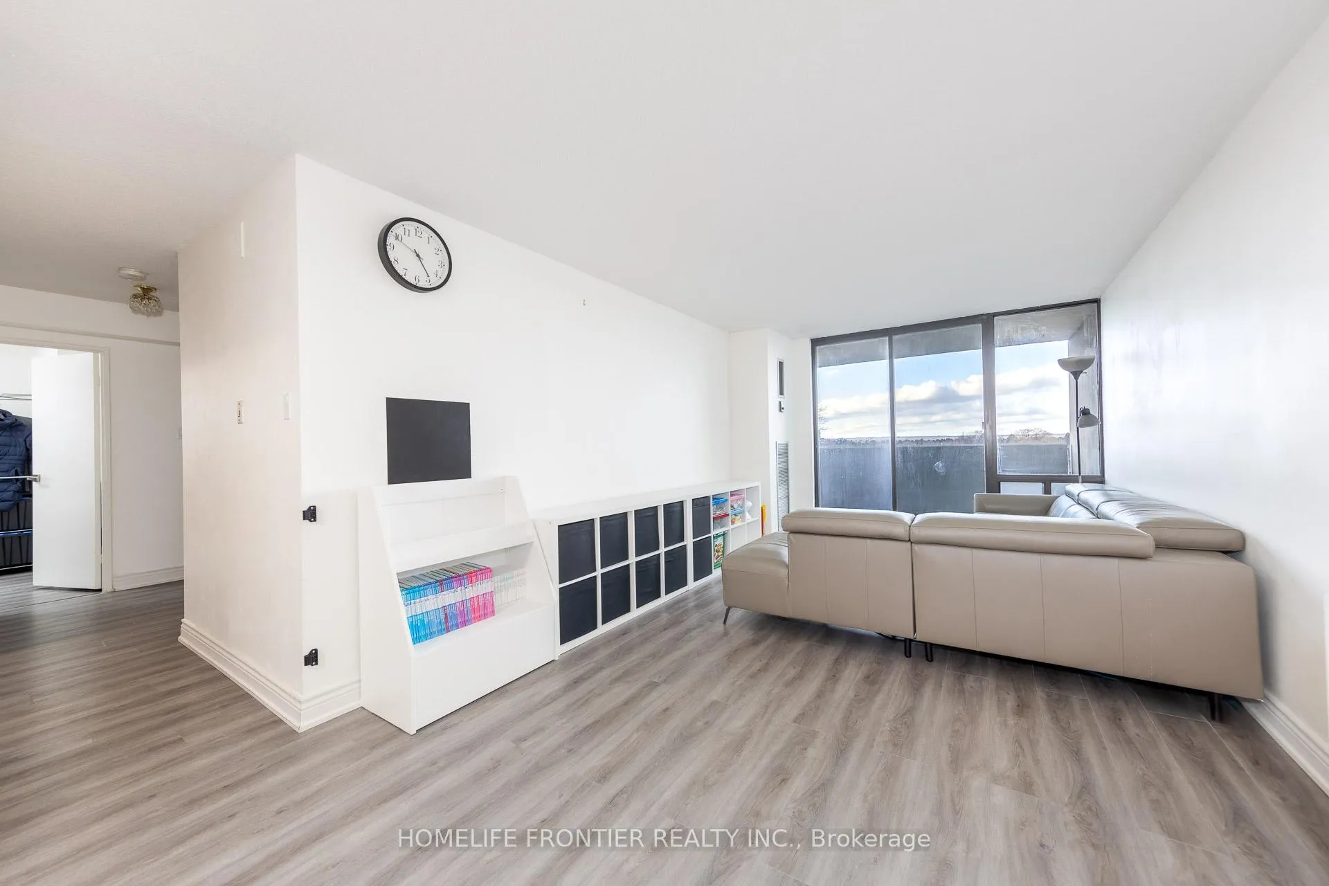 Photo 4 of Unit 608, 10 Tangreen Court, North York, Newtonbrook West — HOMEH